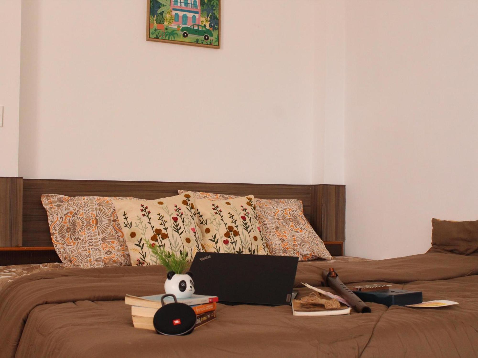 Family Room with Balcony,1731729574:JPEG