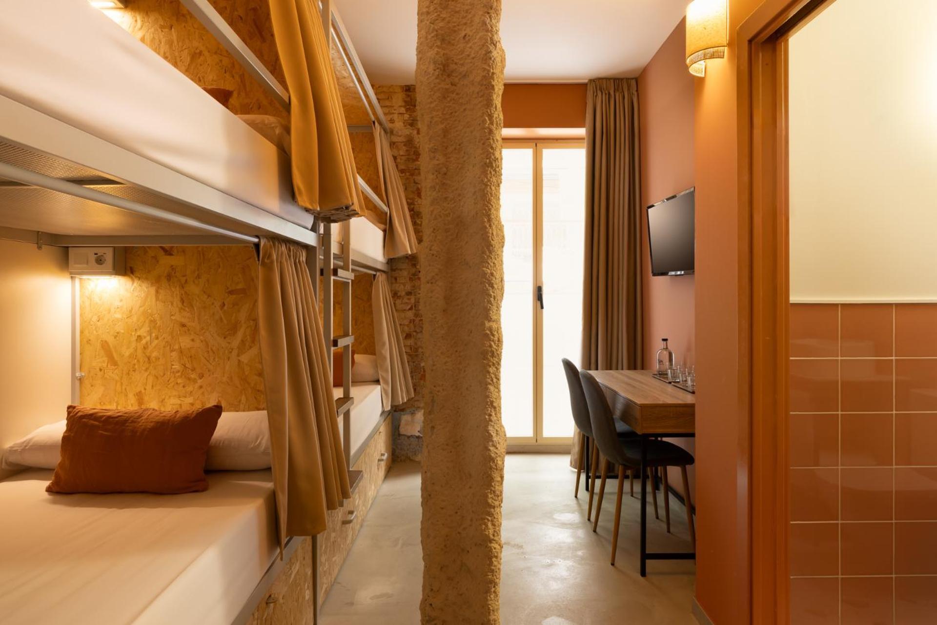 Standard Quadruple Room with Private Bathroom,1620666896:JPEG