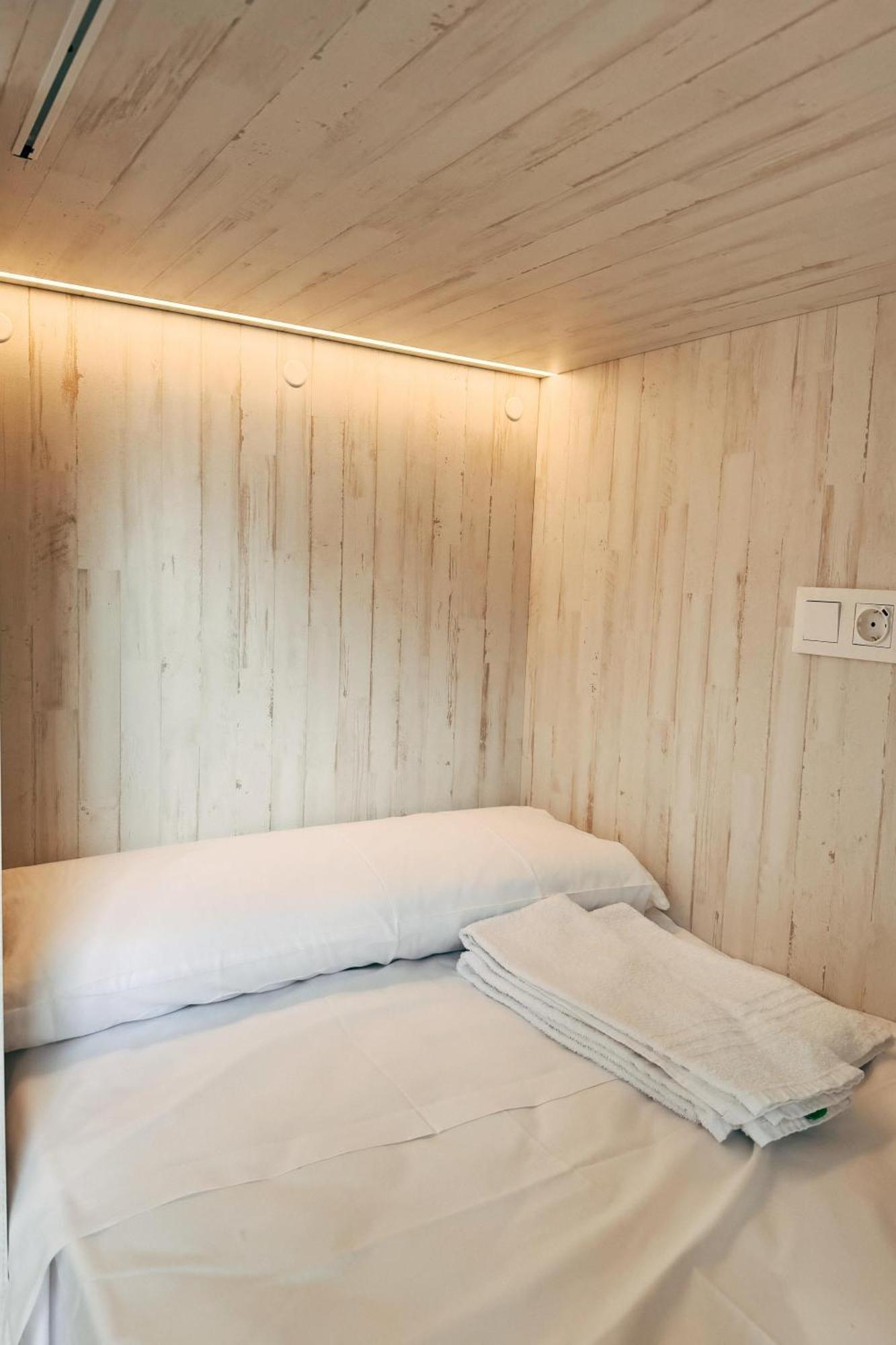 8-Bed Mixed Dormitory Room