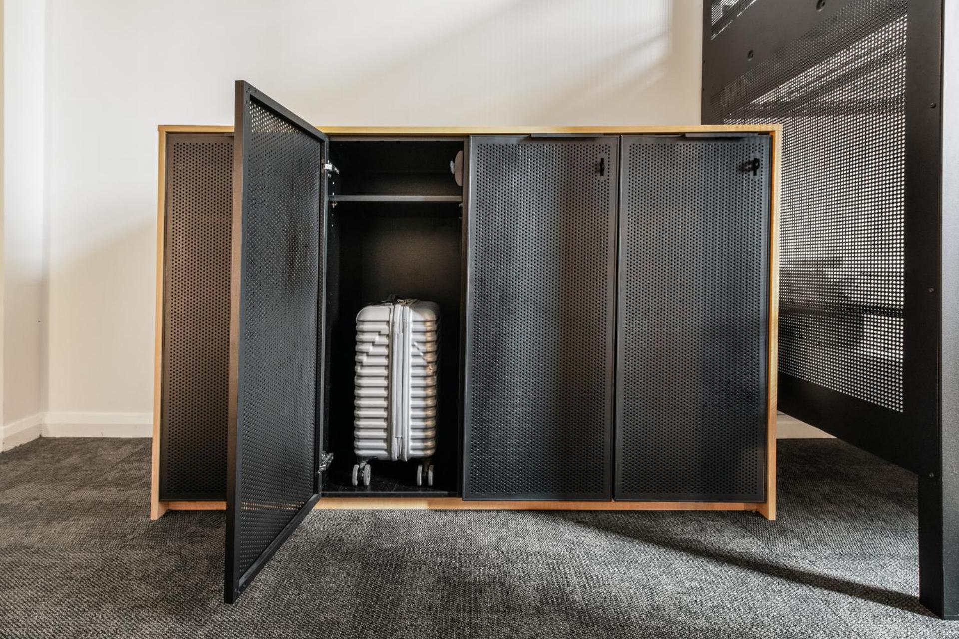 Entire 4-Bed Dormitory Room