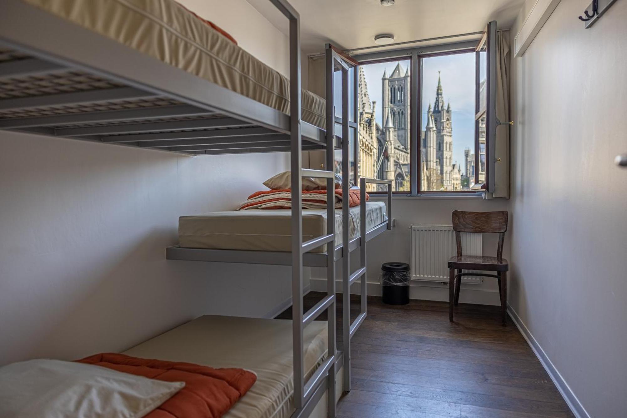 Small 3 bed Private Room With Special View