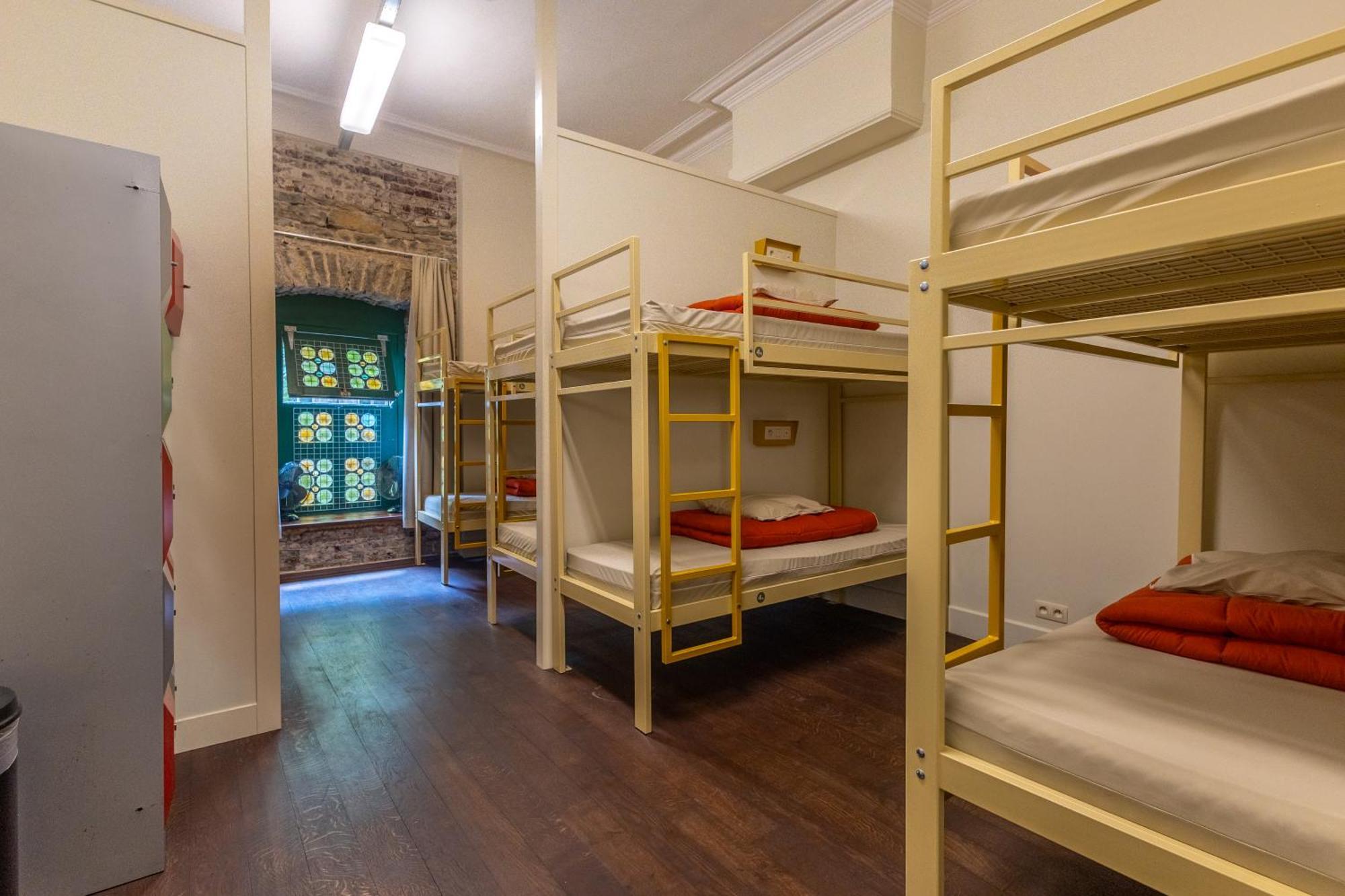 Bed in 10-Bed Mixed Dormitory Room