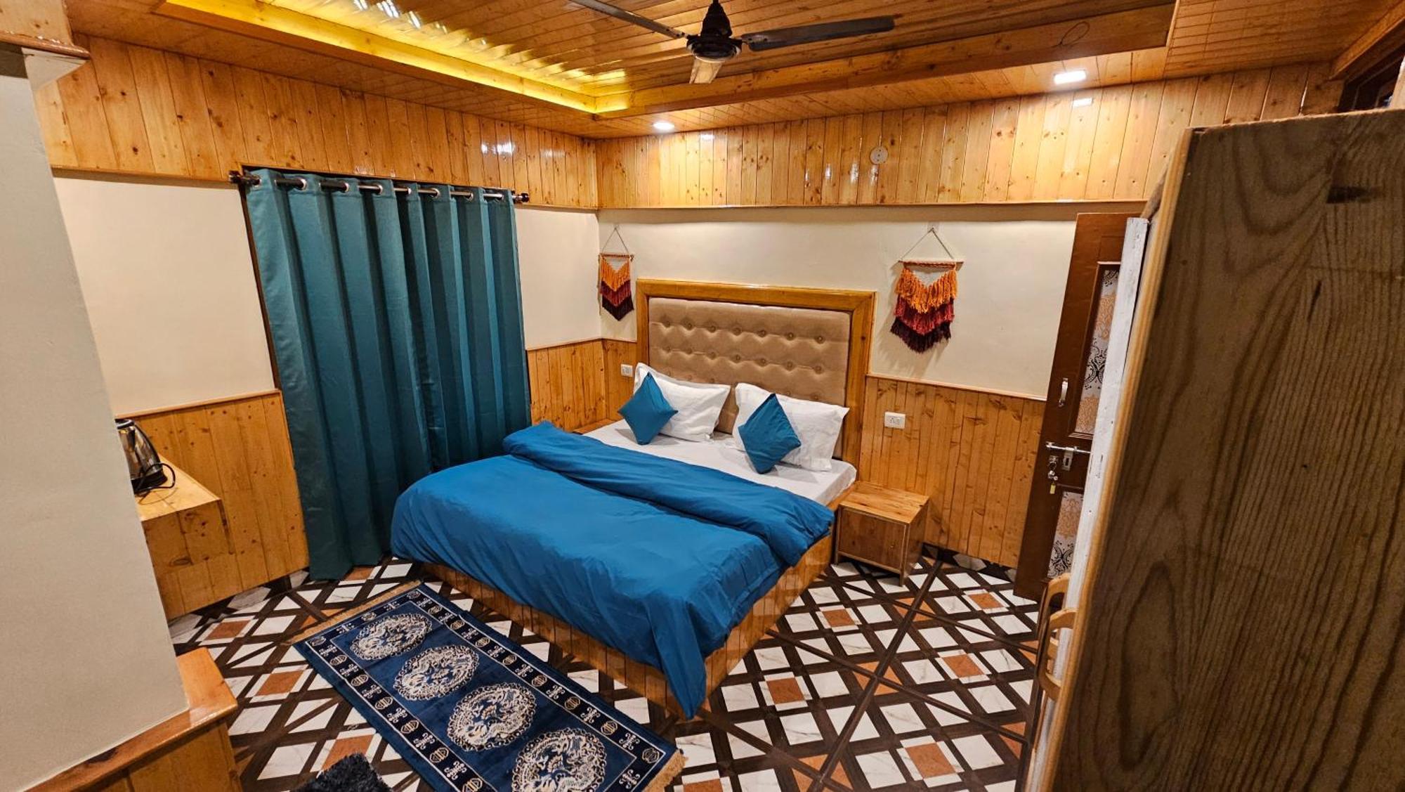 Deluxe Room,1625789417:JPEG