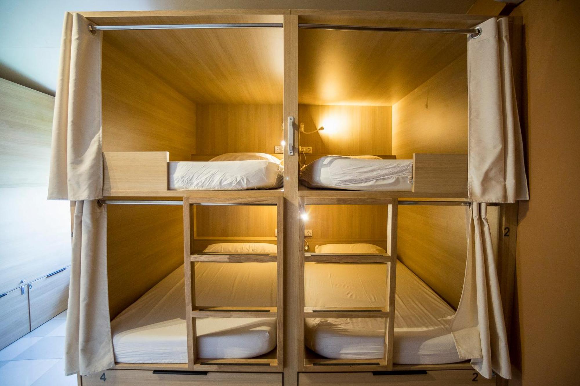 Bunk Bed in Bed Female Dormitory Room