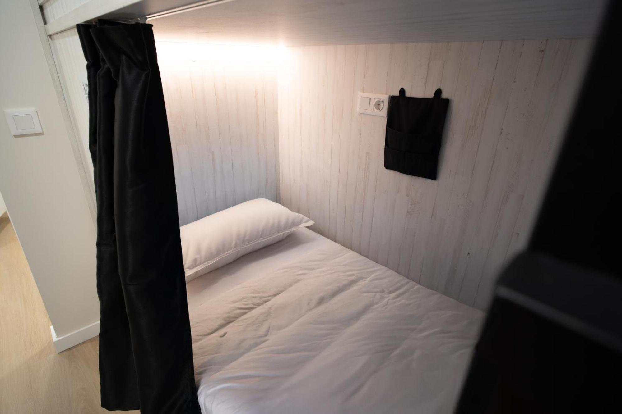 Bed 8-Bed Mixed Dormitory Room