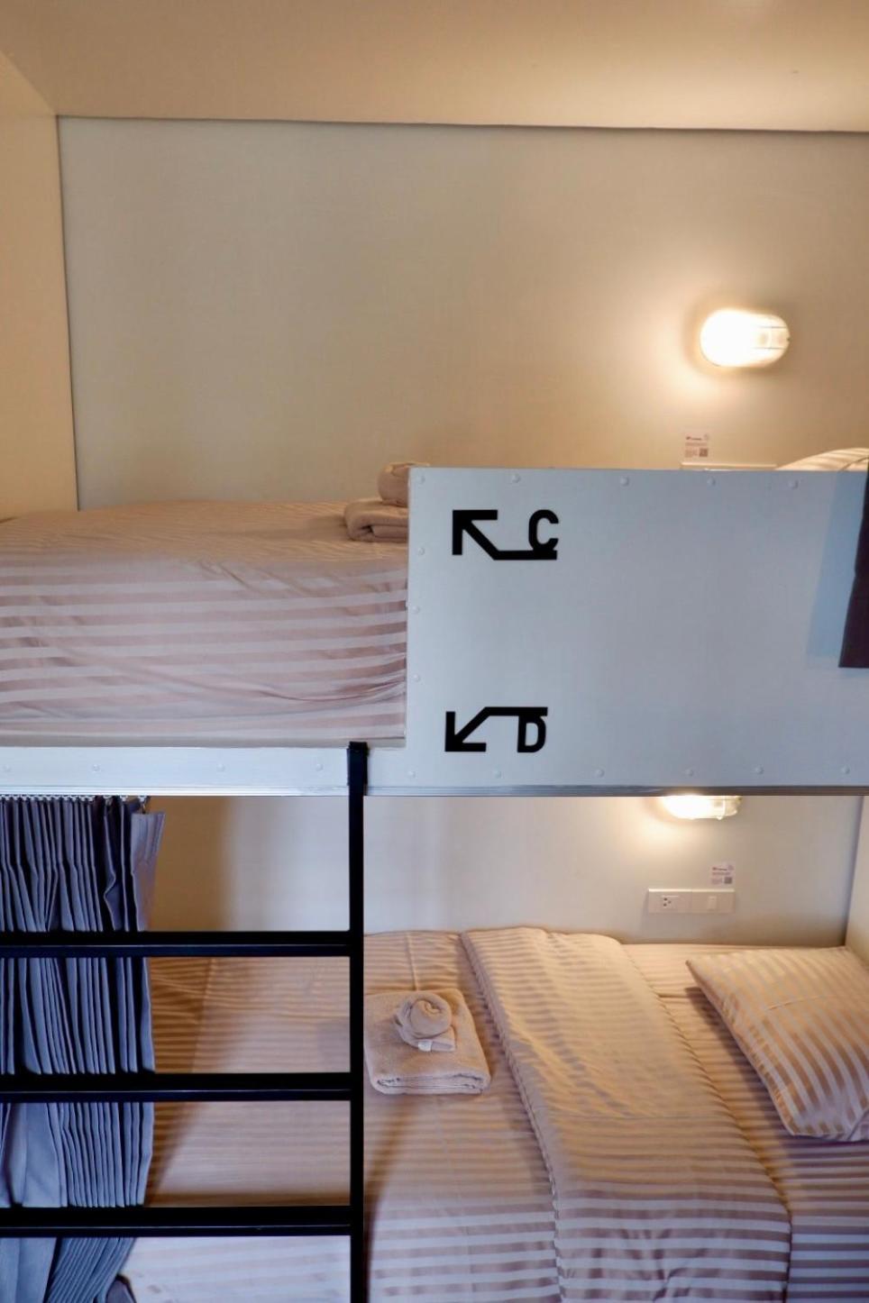 Bunk Bed in Male Dormitory Room,1628278940:JPEG