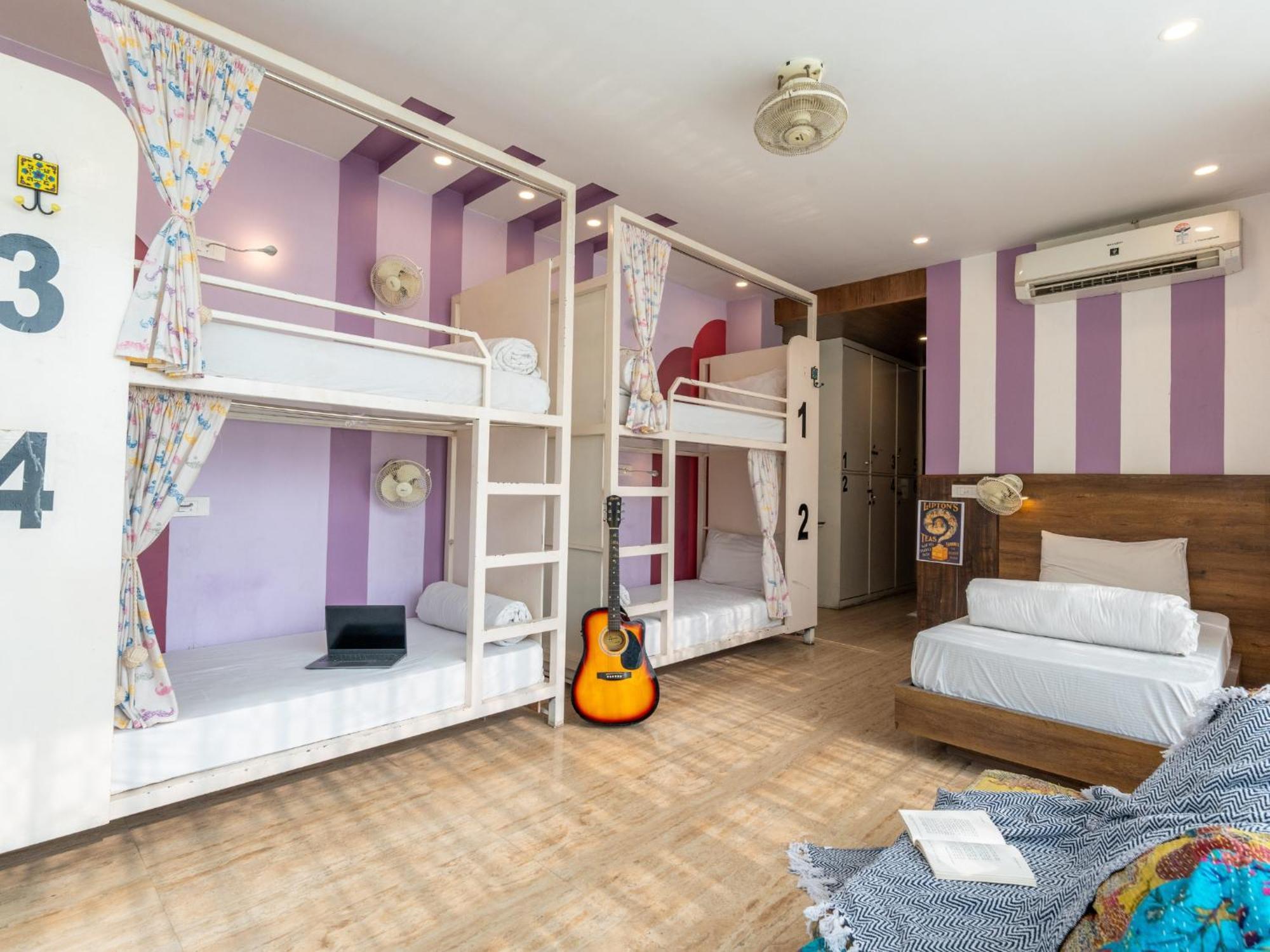 Single Bed Mixed Dormitory Room,1628710023:JPEG