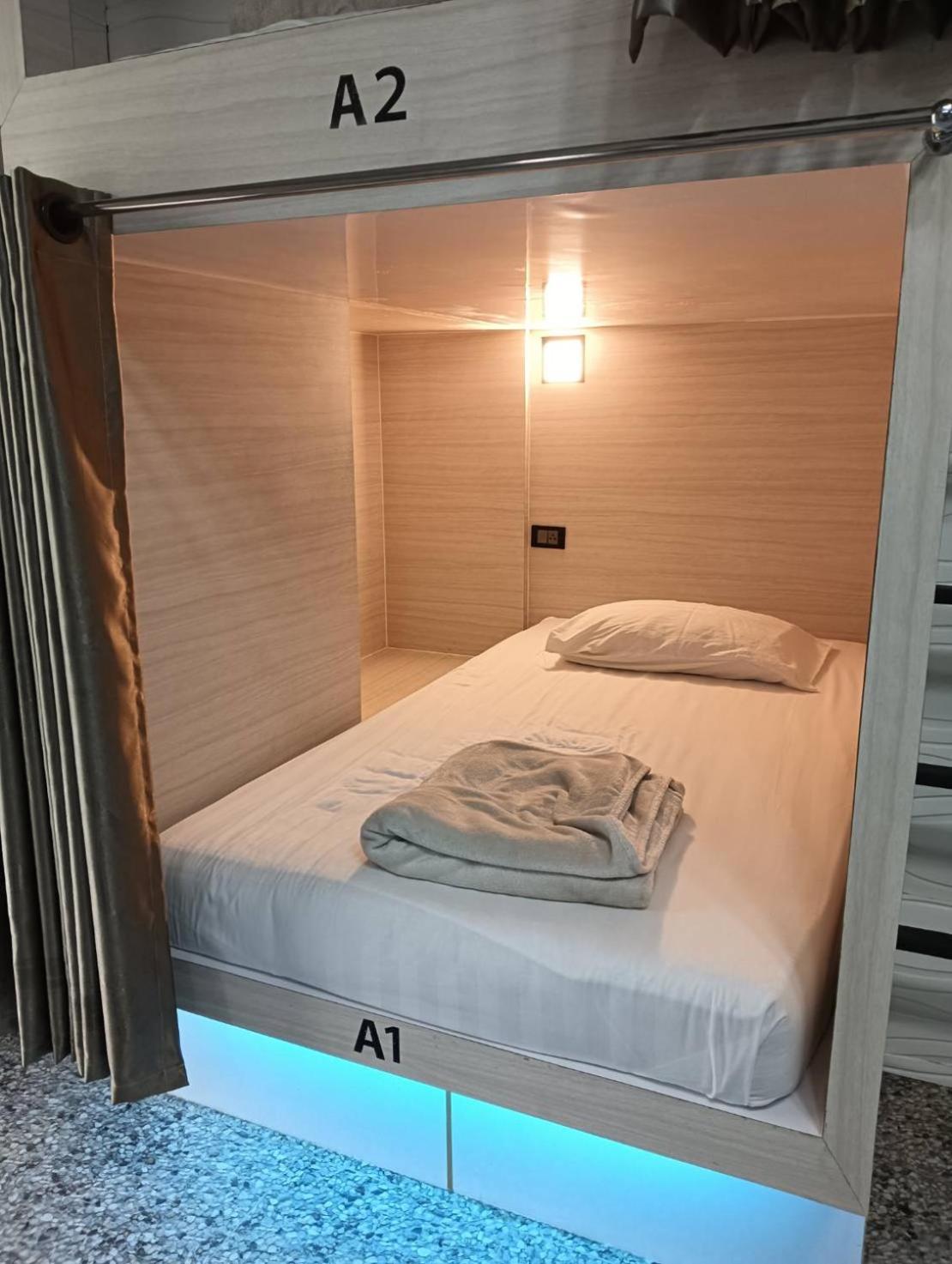 Bunk Bed in Mixed Dormitory Room