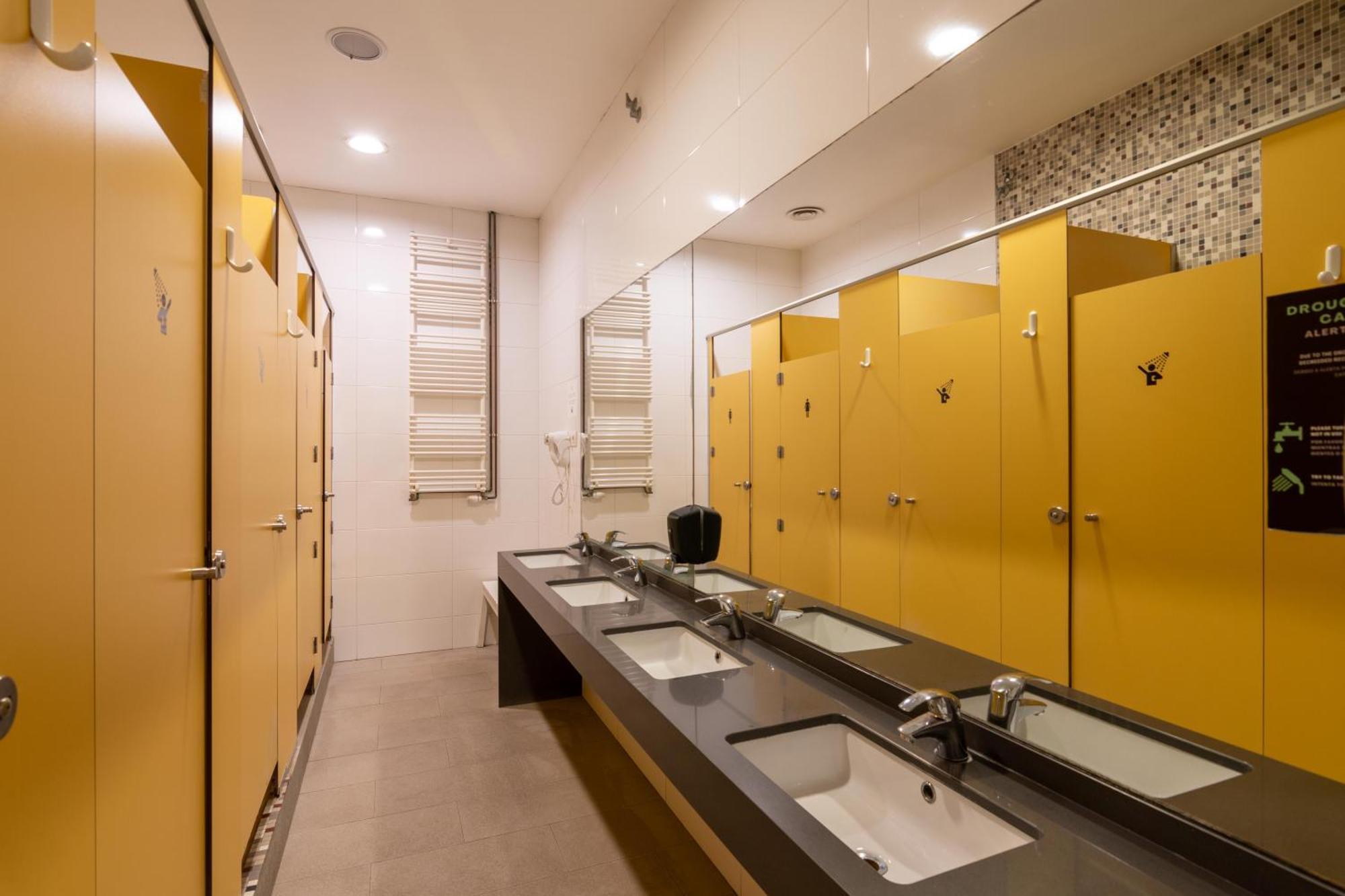 Bed in 8-Bed Mixed Dormitory Room with Shared Bathroom,1630878019:JPEG