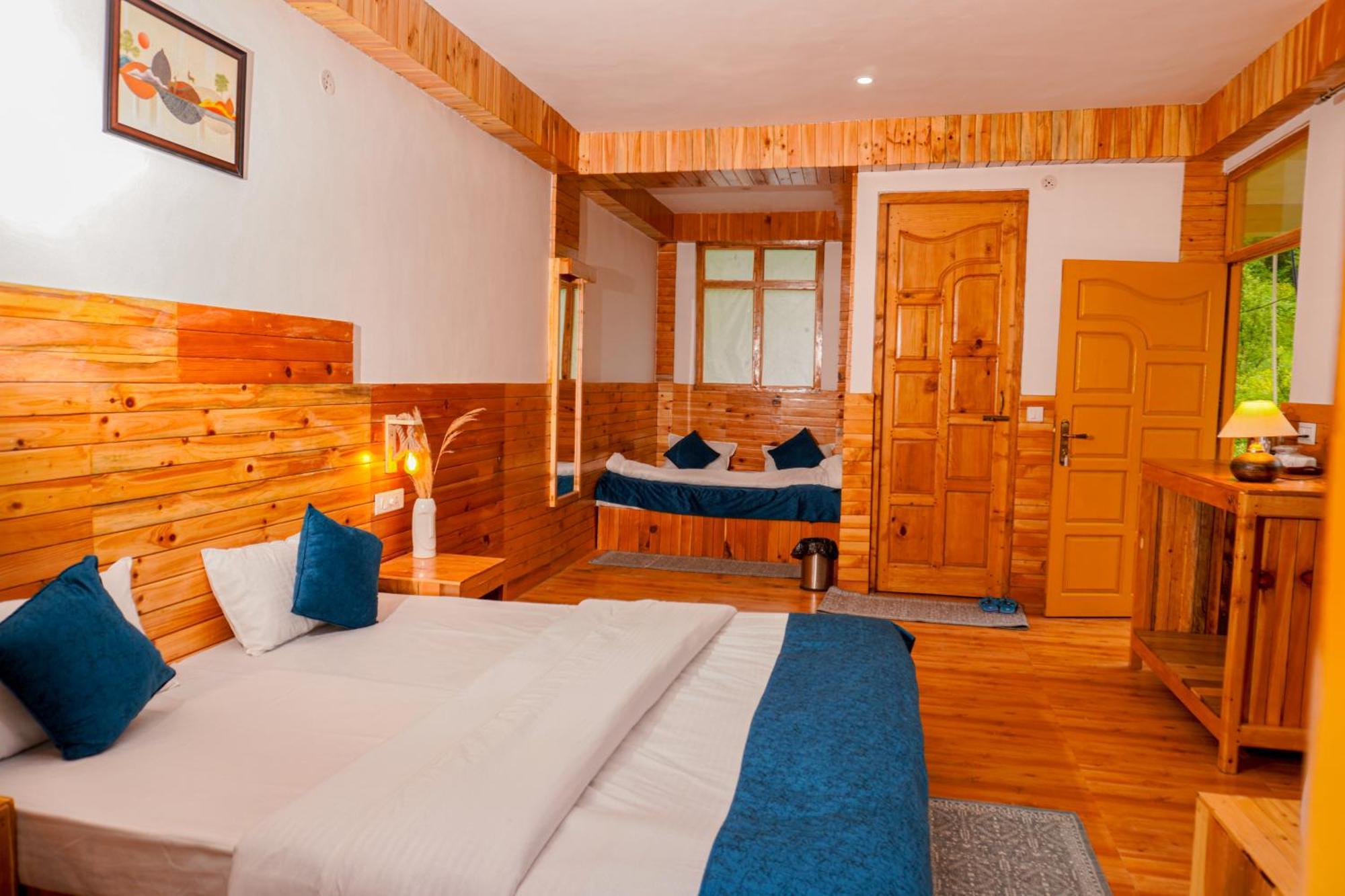 Quadruple Room with Mountain View,1633672515:JPEG