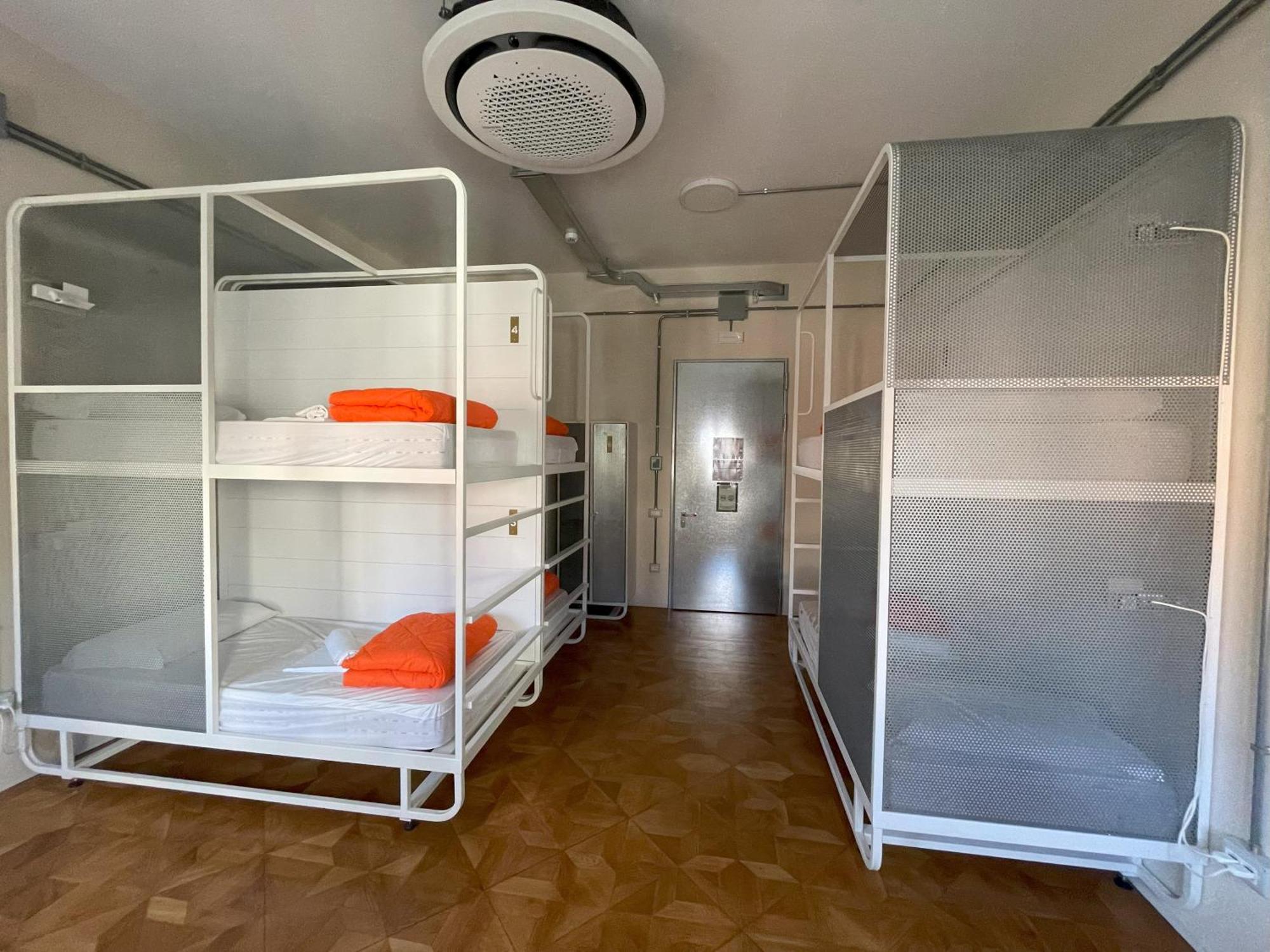 6-Bed Mixed Dormitory Room,1654663148:JPEG