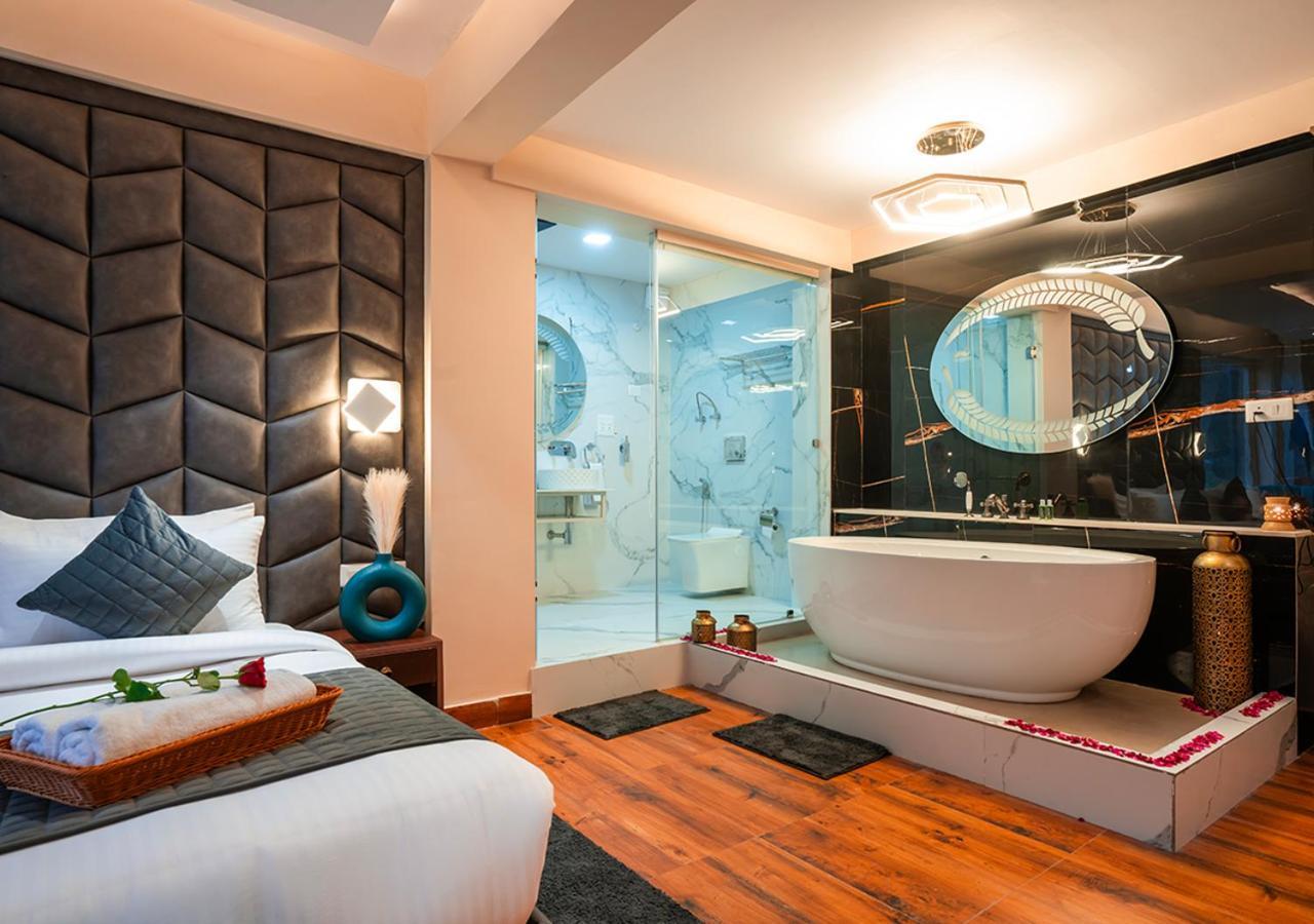 Suite,1637573080:JPEG