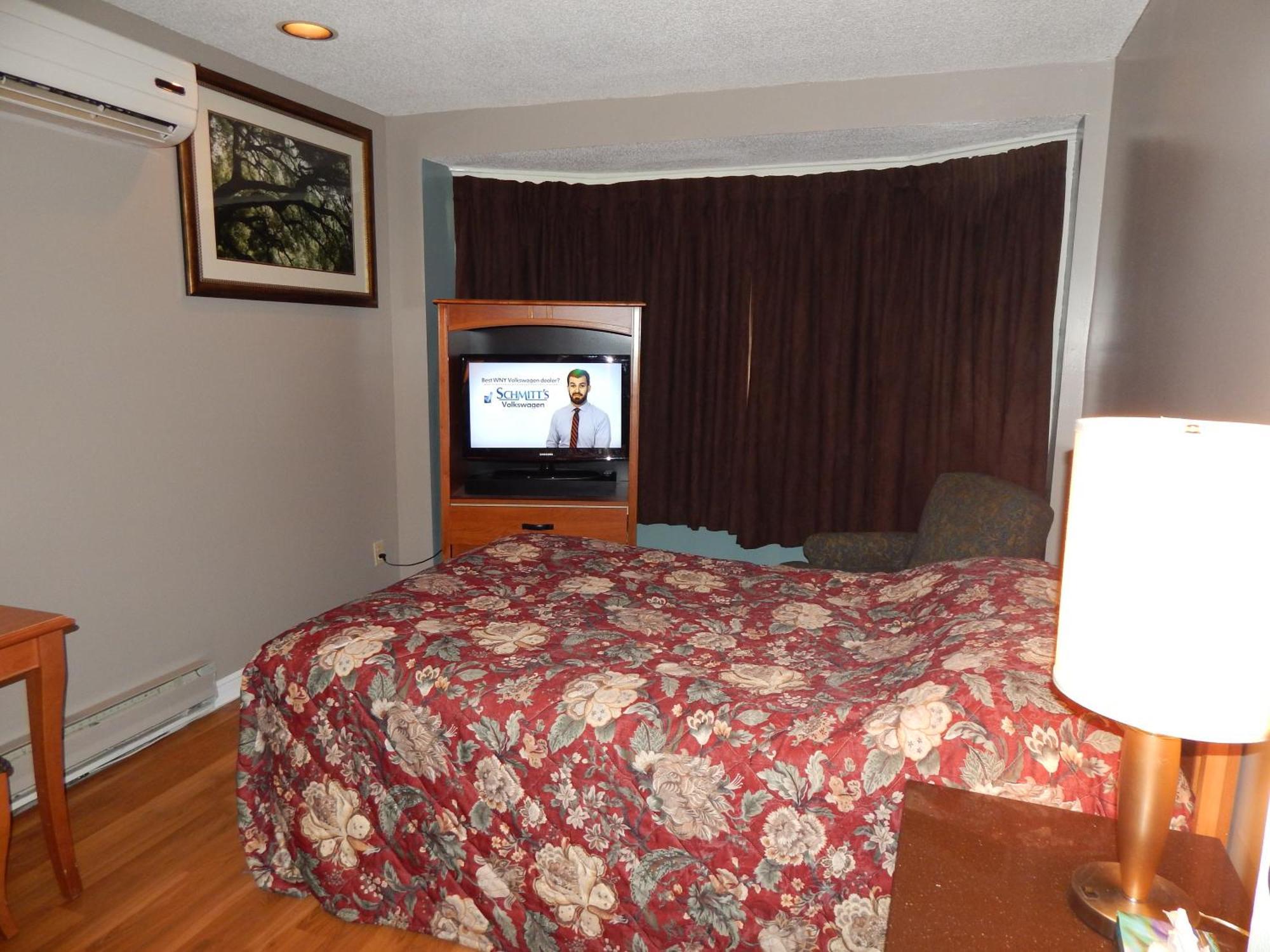 Triple Room with Shared Bathroom