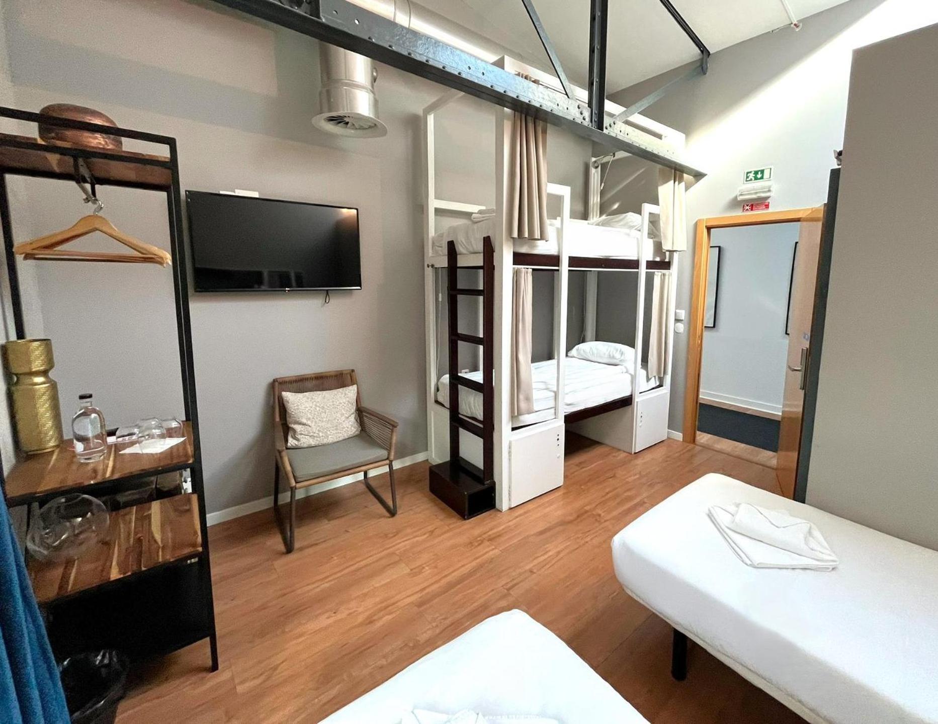 Quadruple Room Private Bathroom
