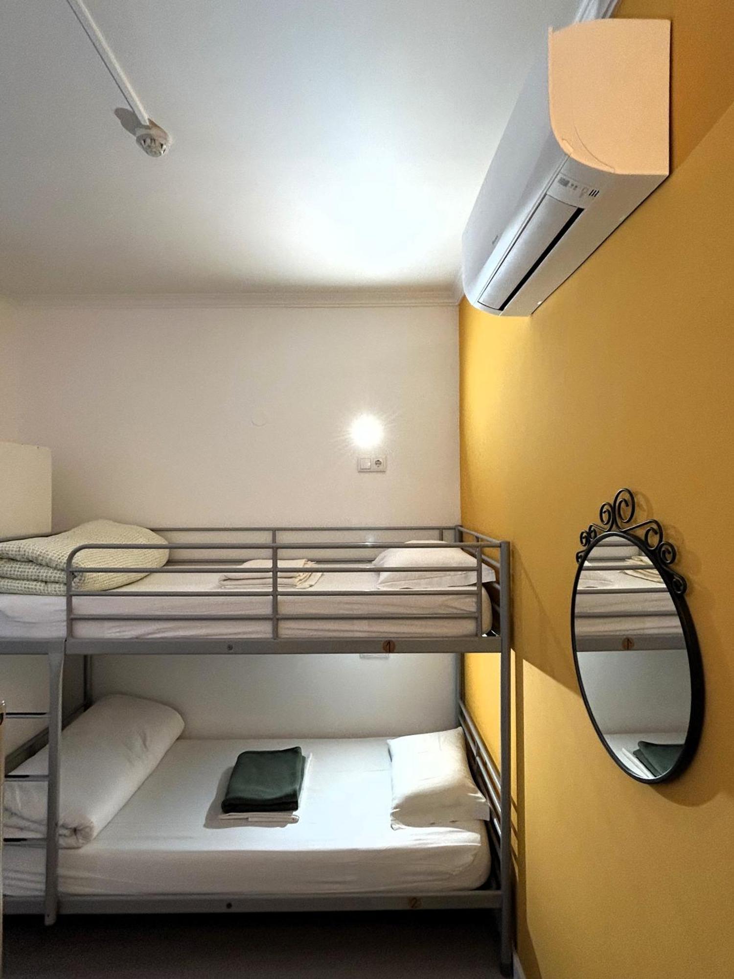Bed in 4-Bed Mixed Dormitory Room