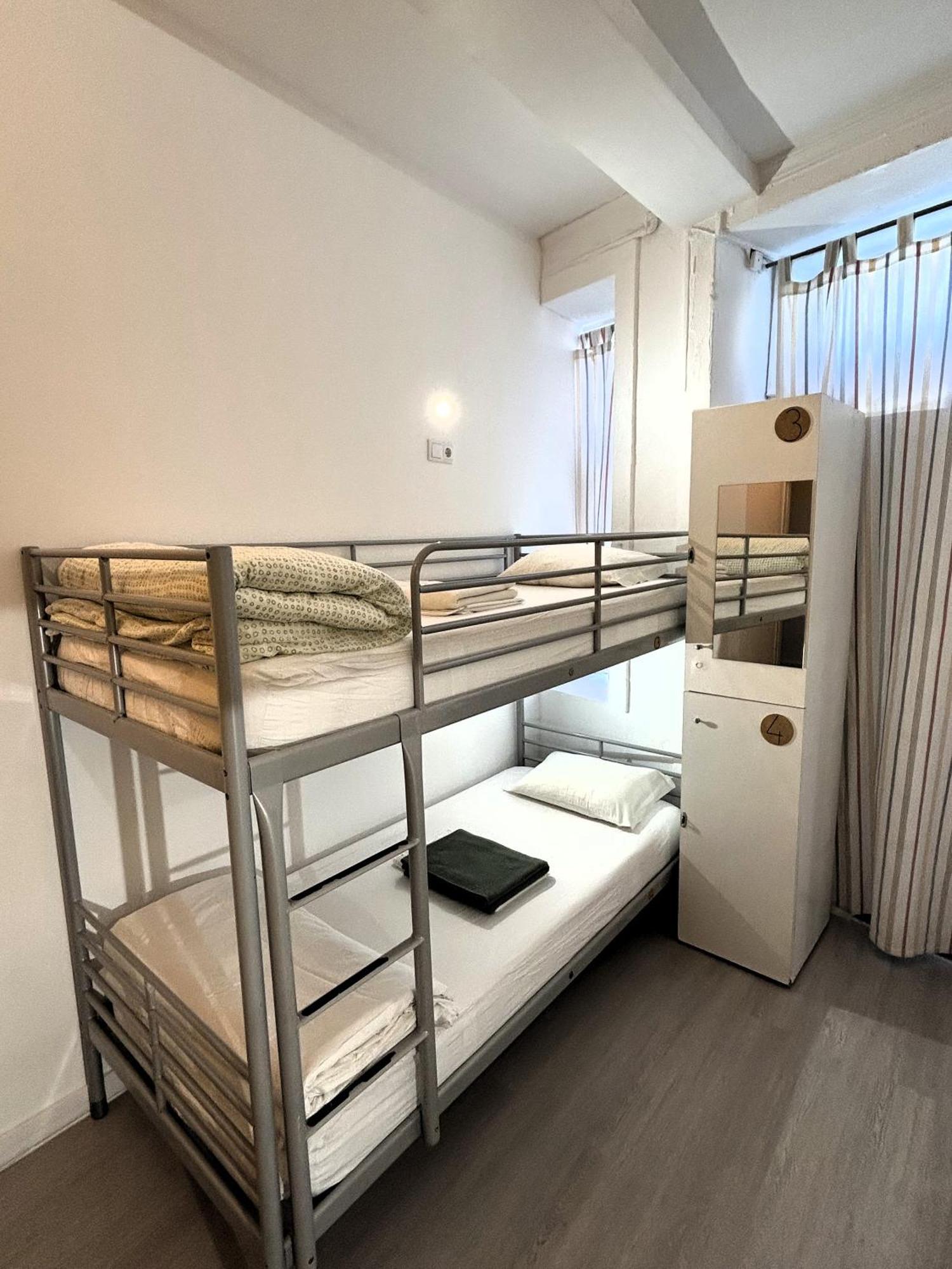 Bed 4-Bed Mixed Dormitory Room