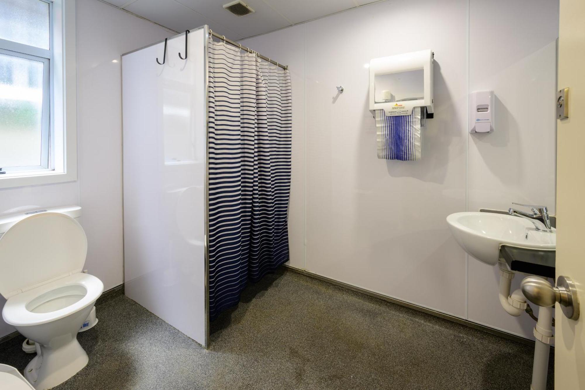 Private Deluxe Double (with Single)