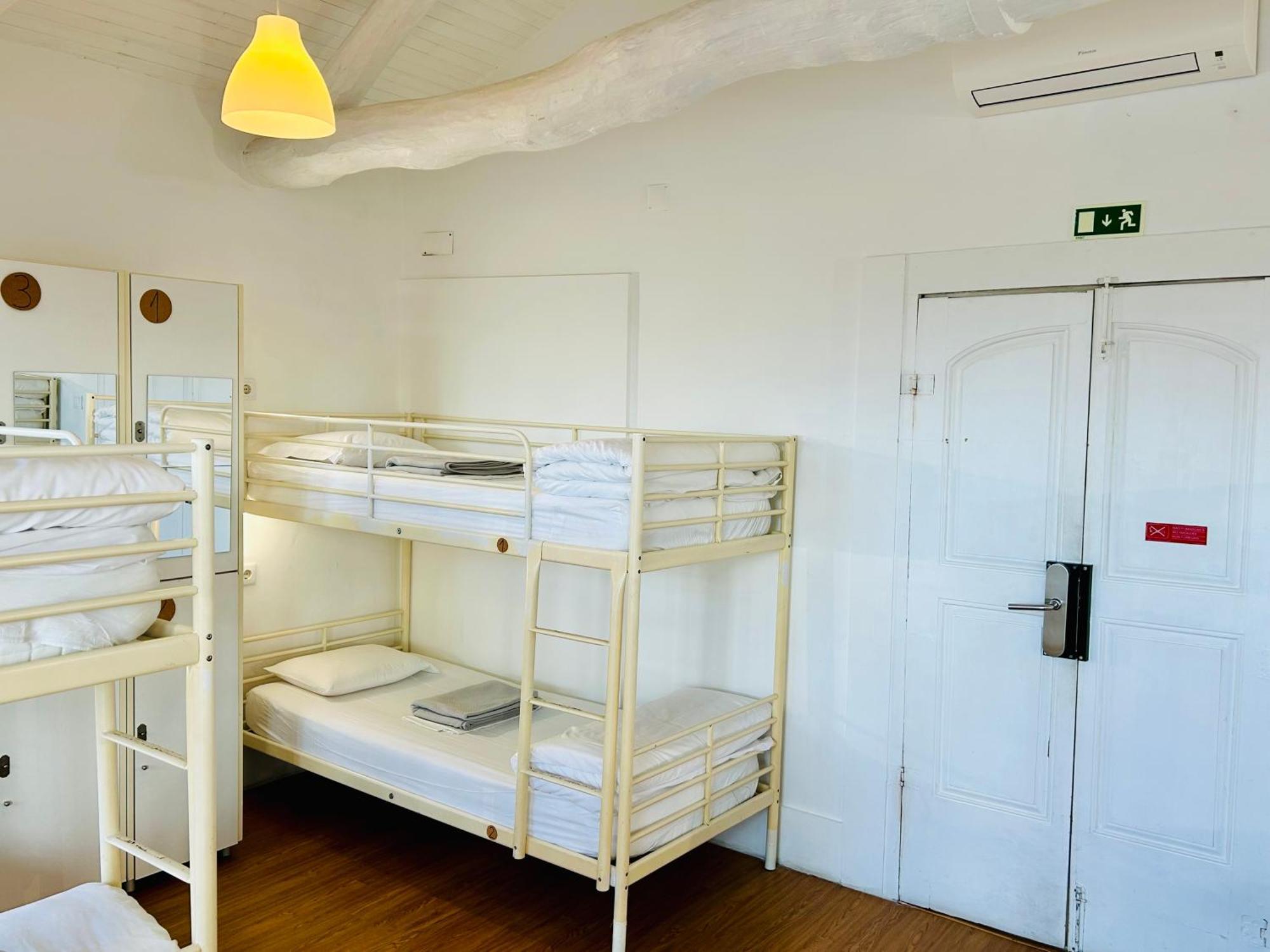 Bed 8-Bed Mixed Dormitory Room