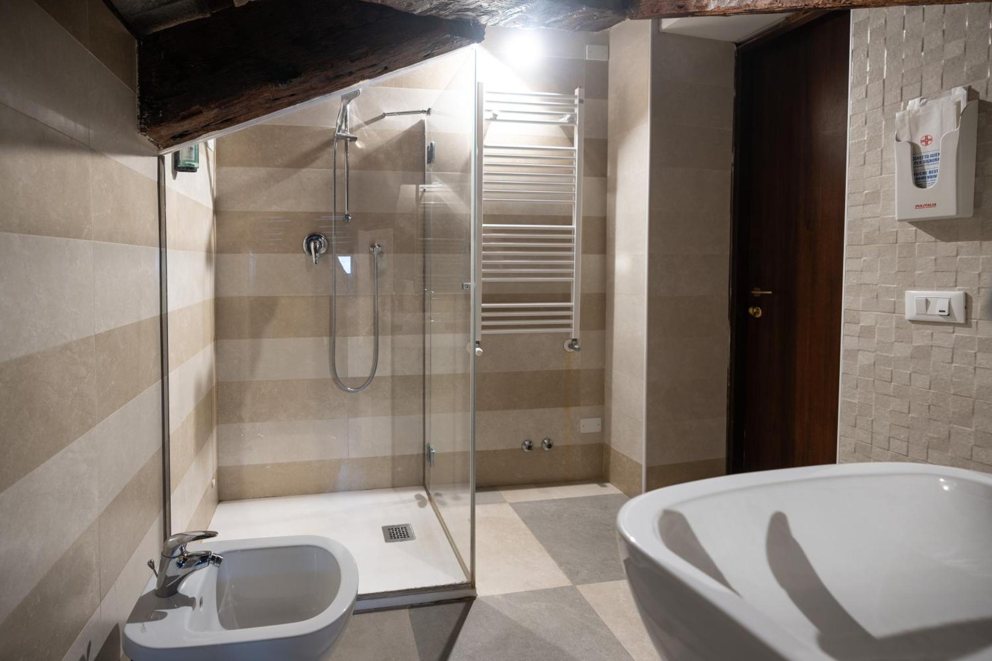 Single Room with Shared Bathroom,1647728209:JPEG