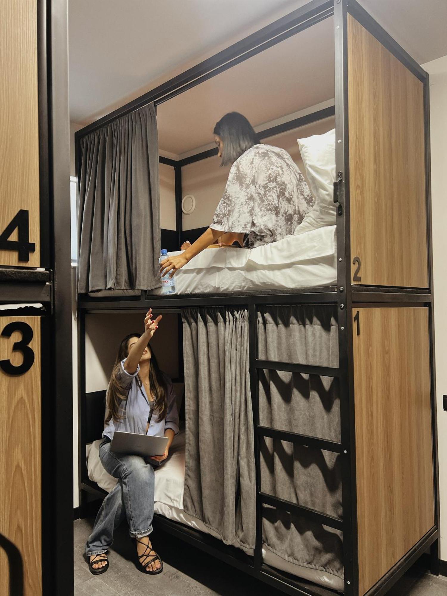 Bed 6-Bed Female Dormitory Room