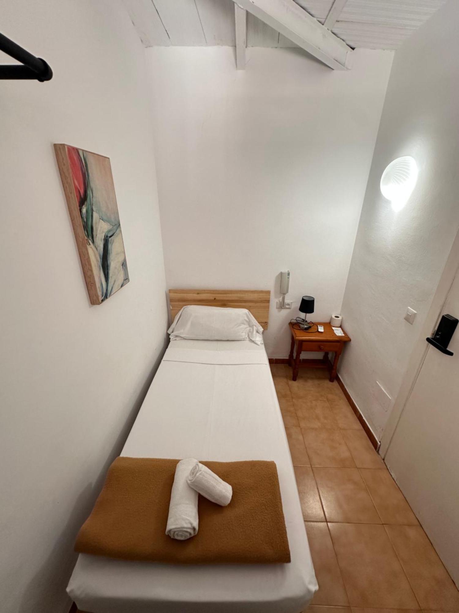 Single Room with Shared Bathroom