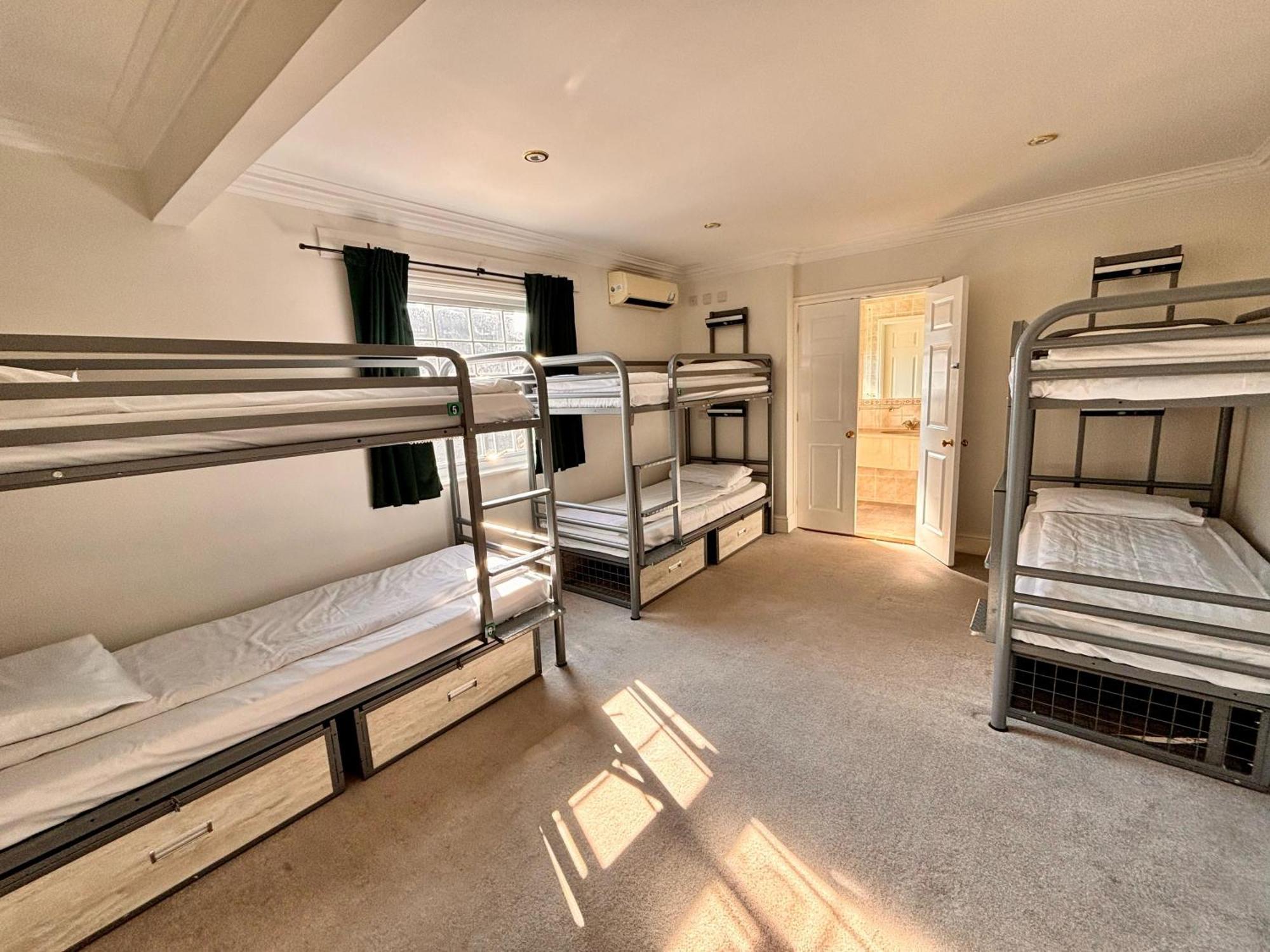 Mixed Dormitory Room,1654246903:JPEG