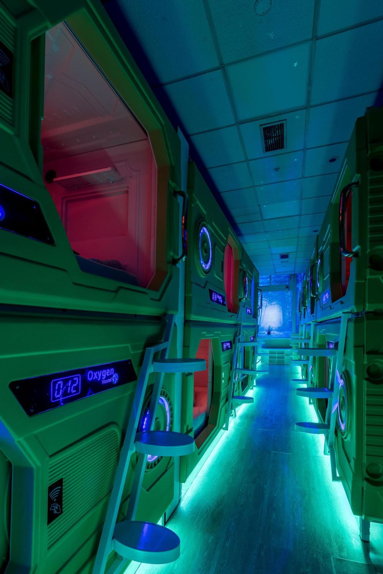 Capsule Single Bed Mixed Dormitory Room