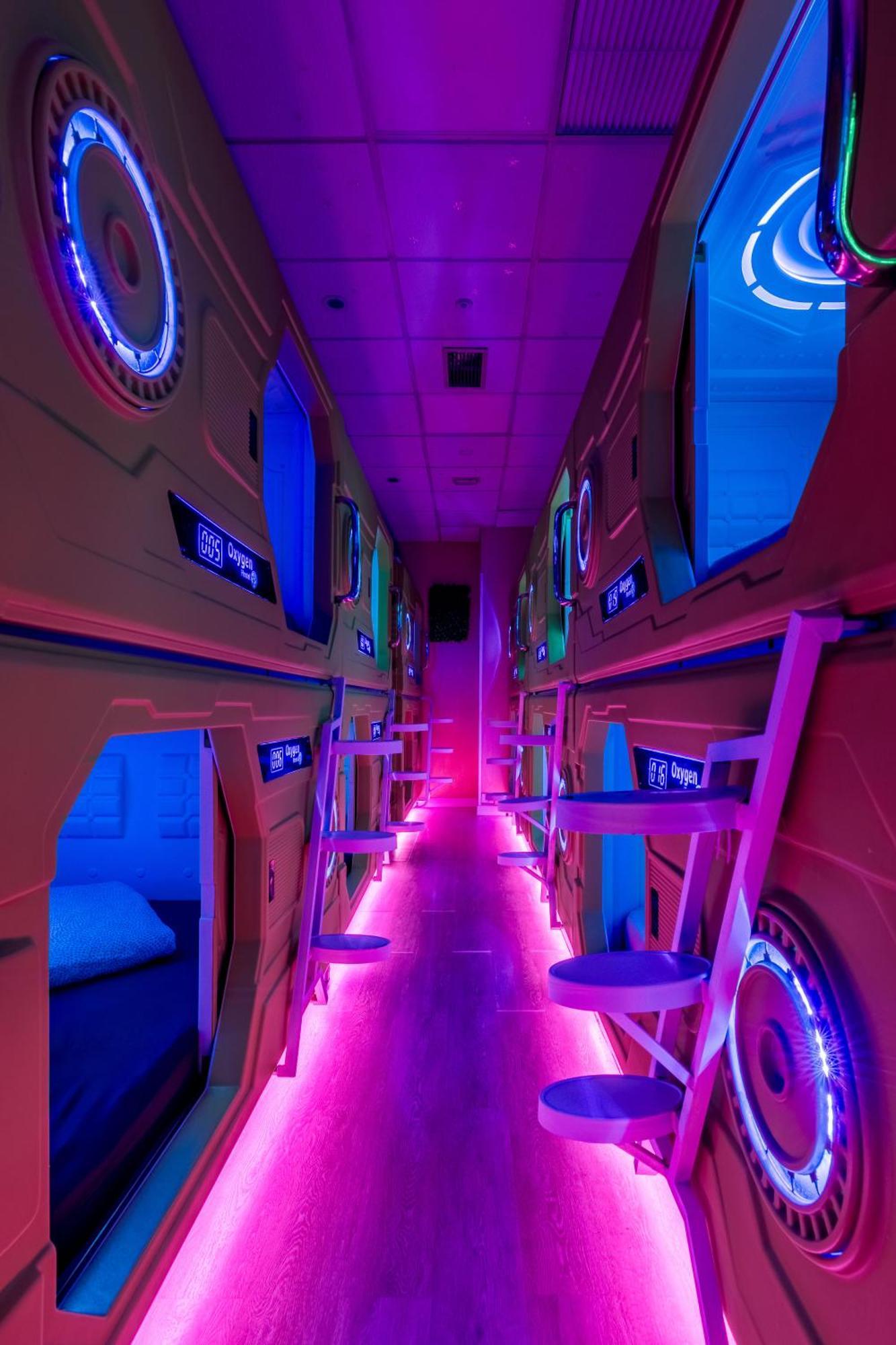 Capsule Single Bed Mixed Dormitory Room