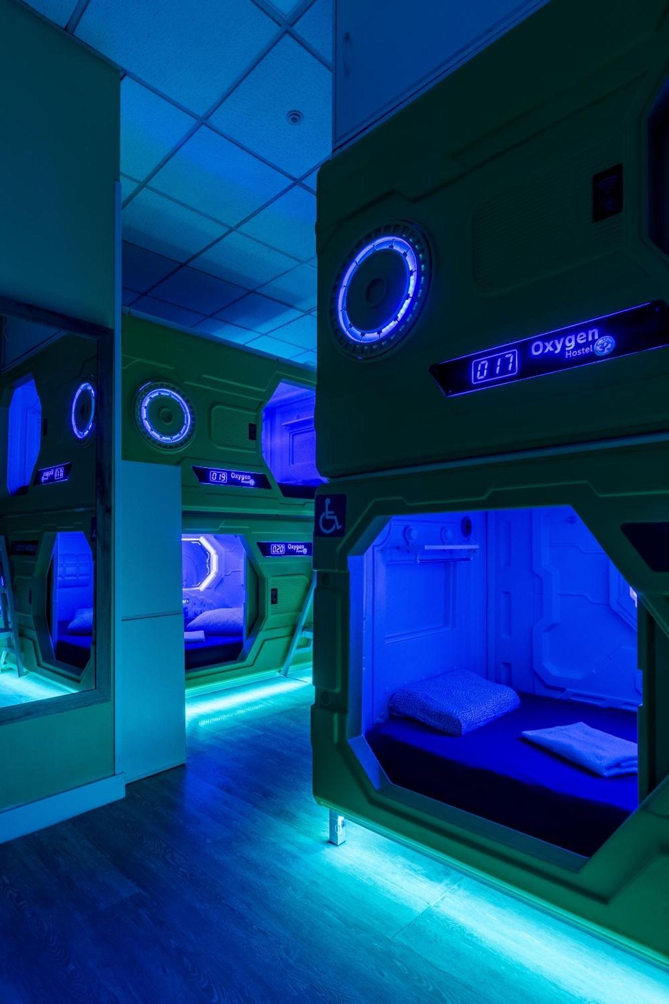 Capsule Single Bed Mixed Dormitory Room