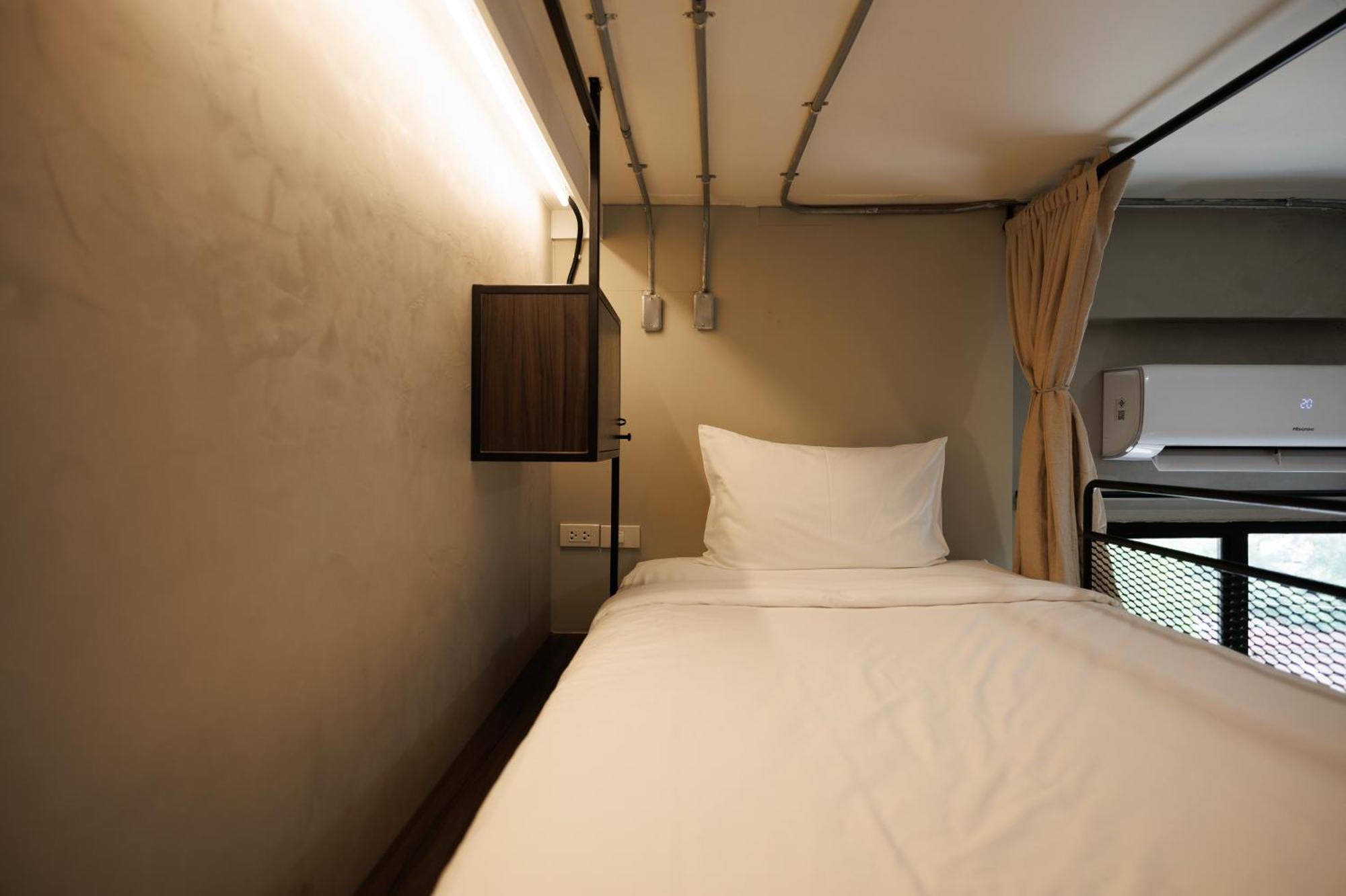 Bunk Bed in Female Dormitory Room,1663227200:JPEG