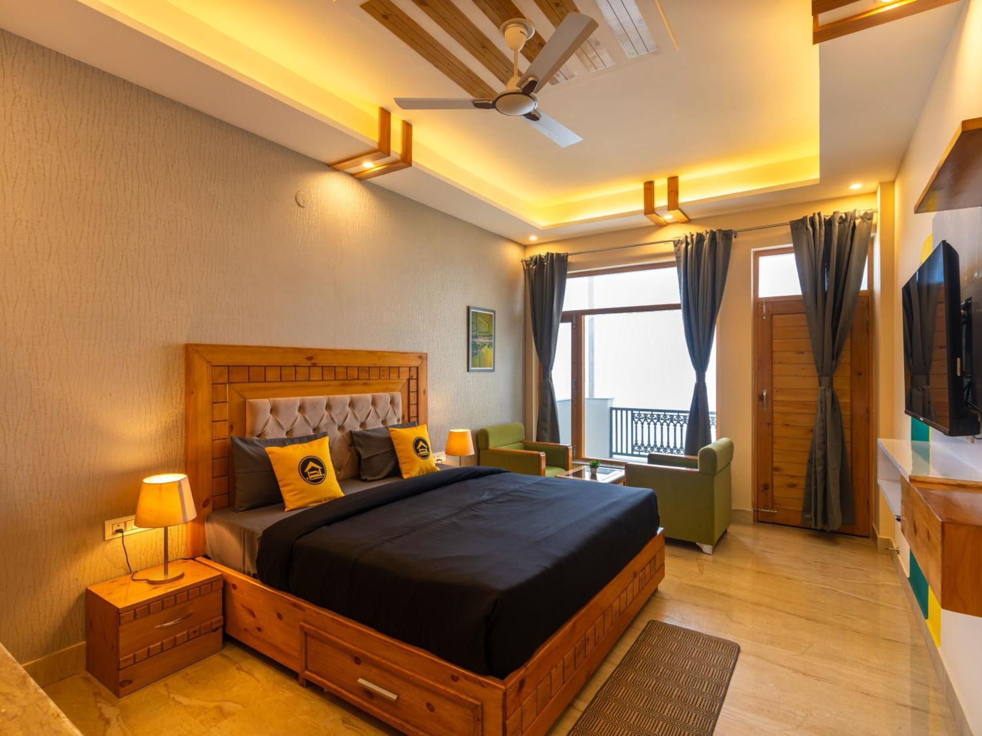 Superior Double Room with Balcony and Mountain View