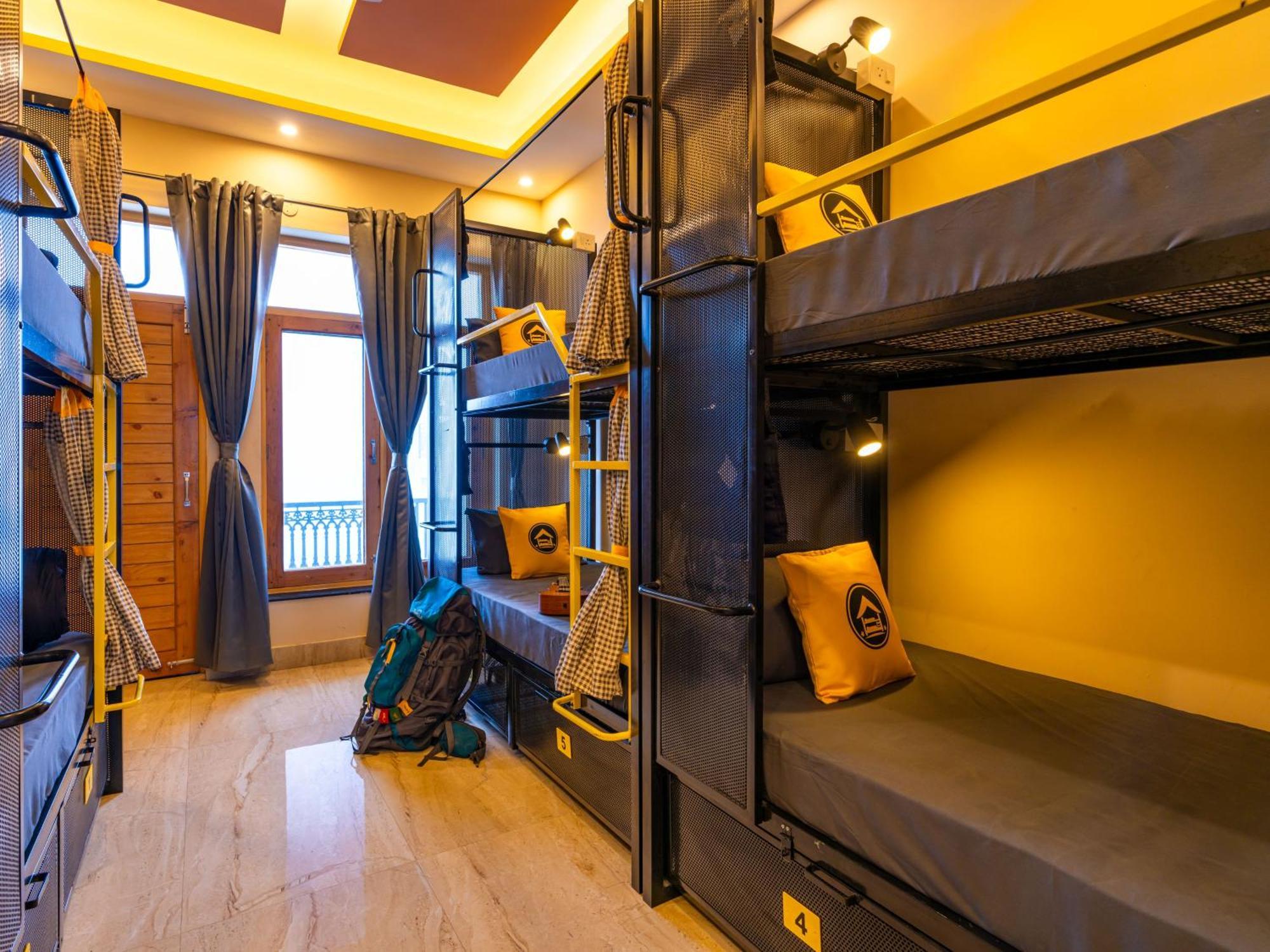 Bed in 6 Bed Mixed Dormitory with Balcony and Mountain View