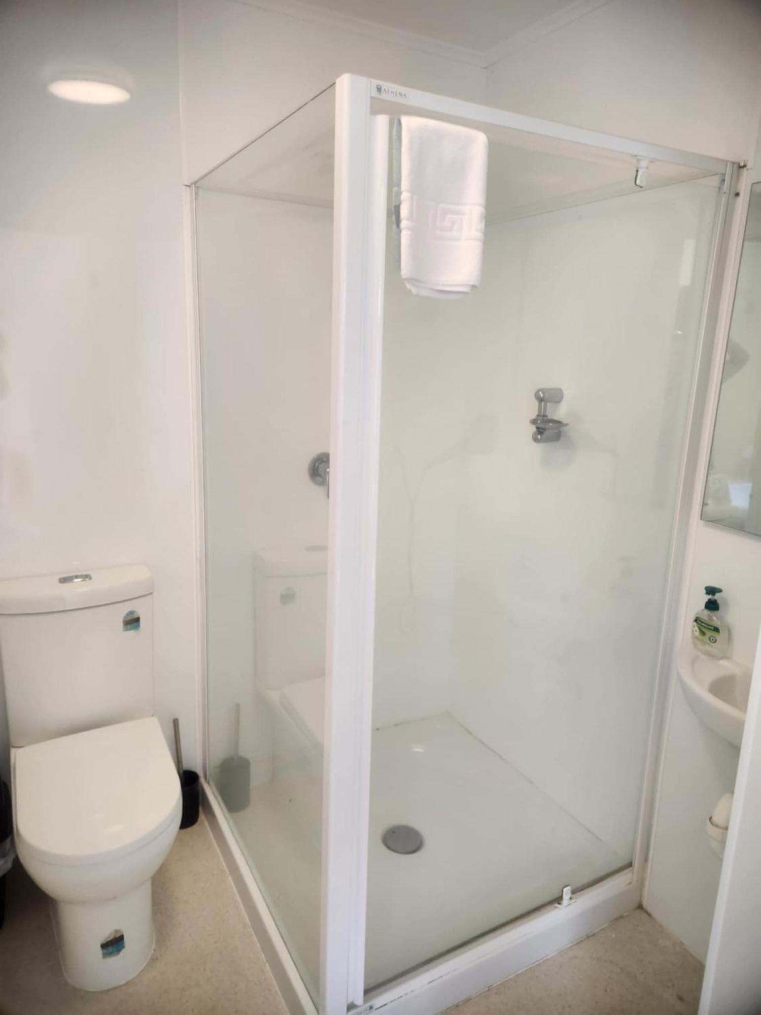 Queen Room with Private Bathroom,1670781956:JPEG