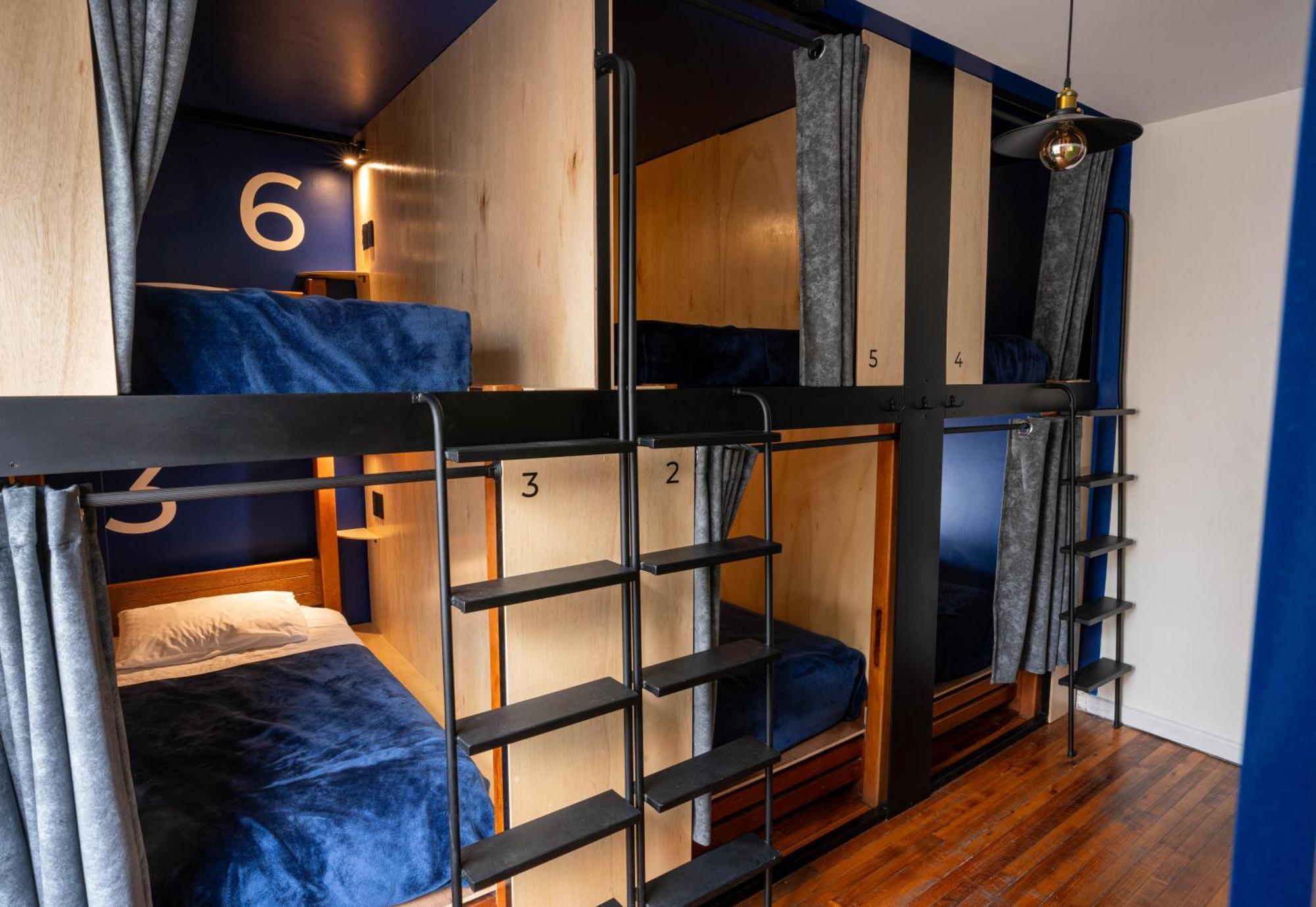 Bed 6-Bed Dormitory Room