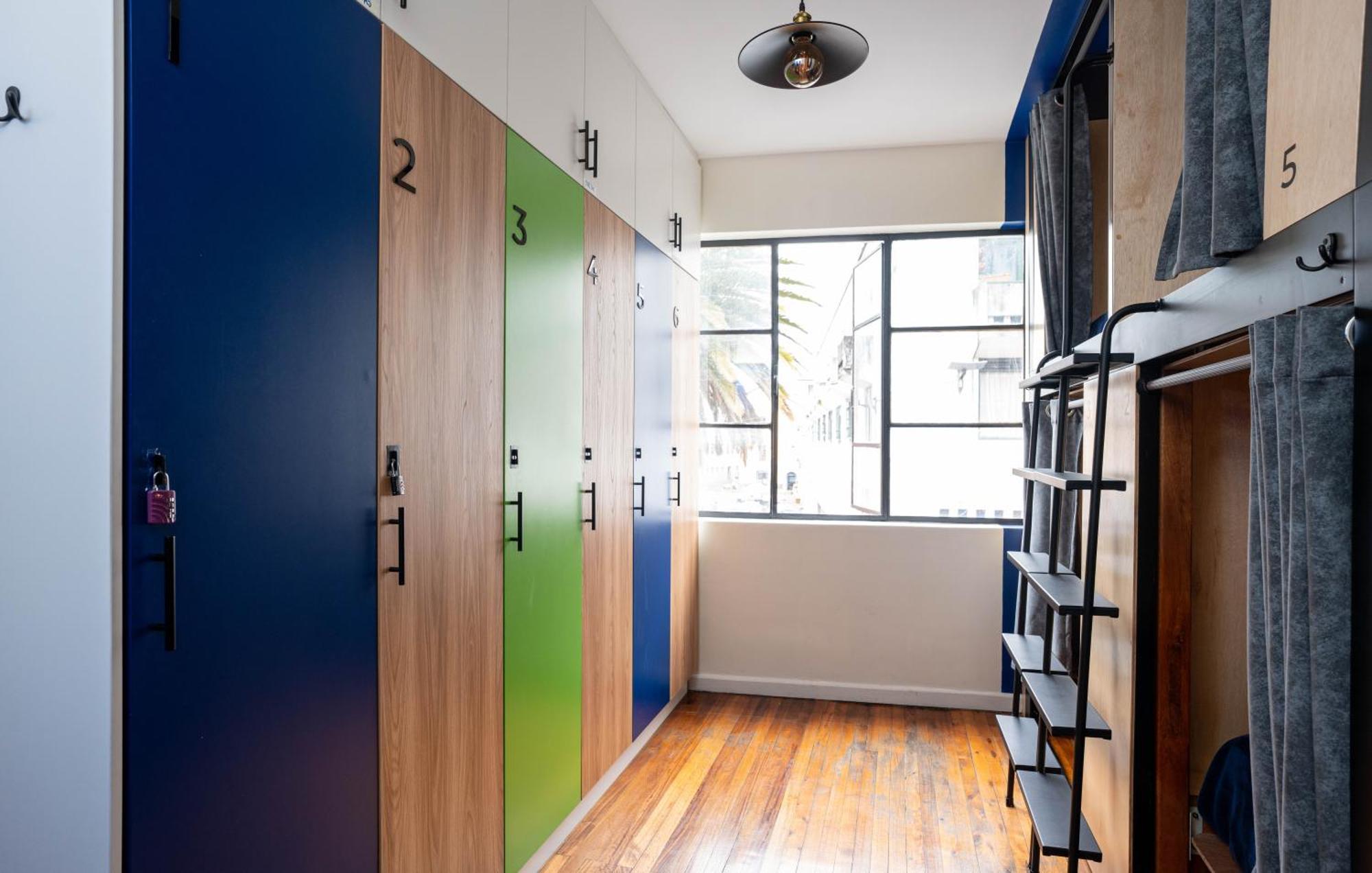 Bed 6-Bed Dormitory Room