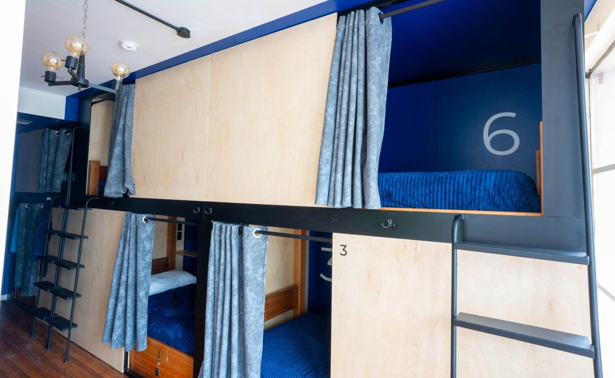 Bed 6-Bed Dormitory Room