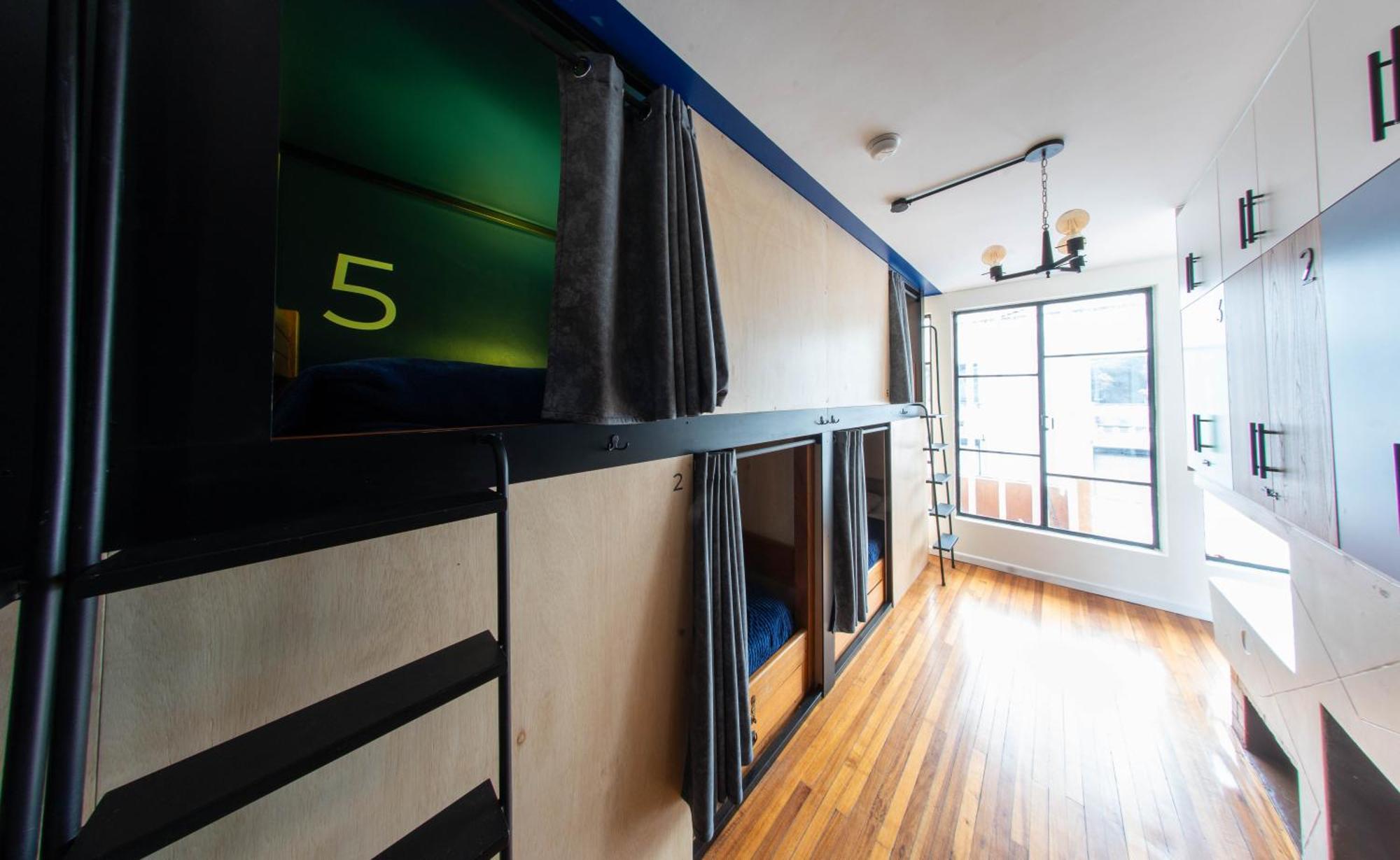 Bed 6-Bed Dormitory Room