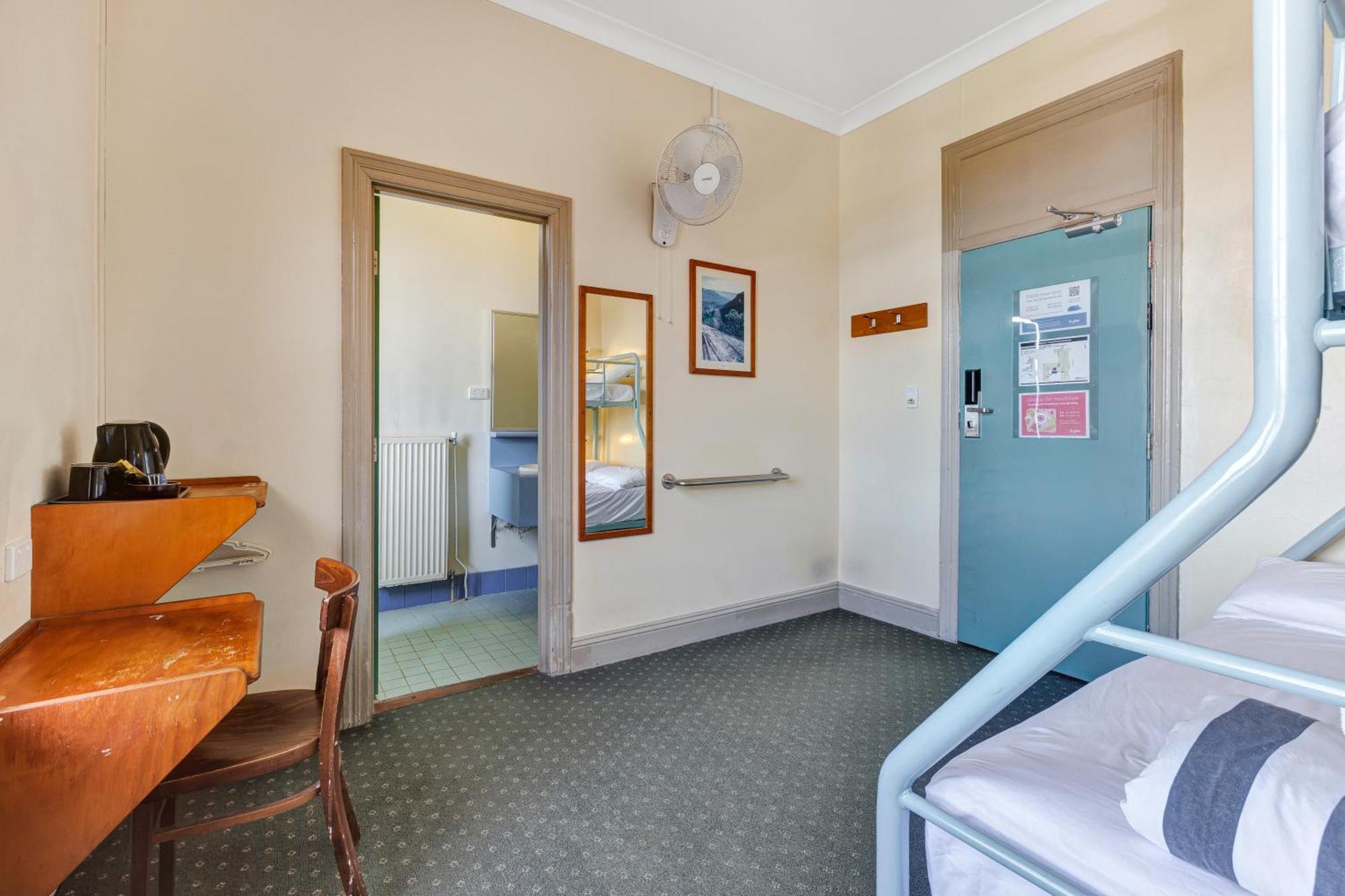Double Ensuite,1698918223:JPEG