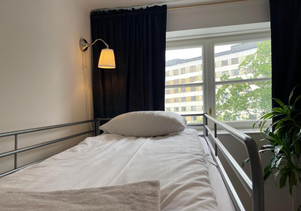 Single Bed 6-Bed Dormitory Room