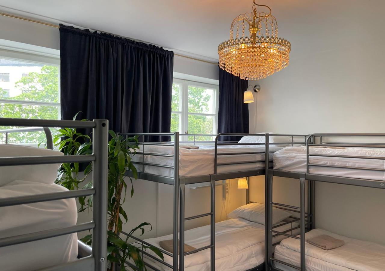 Single Bed 6-Bed Dormitory Room