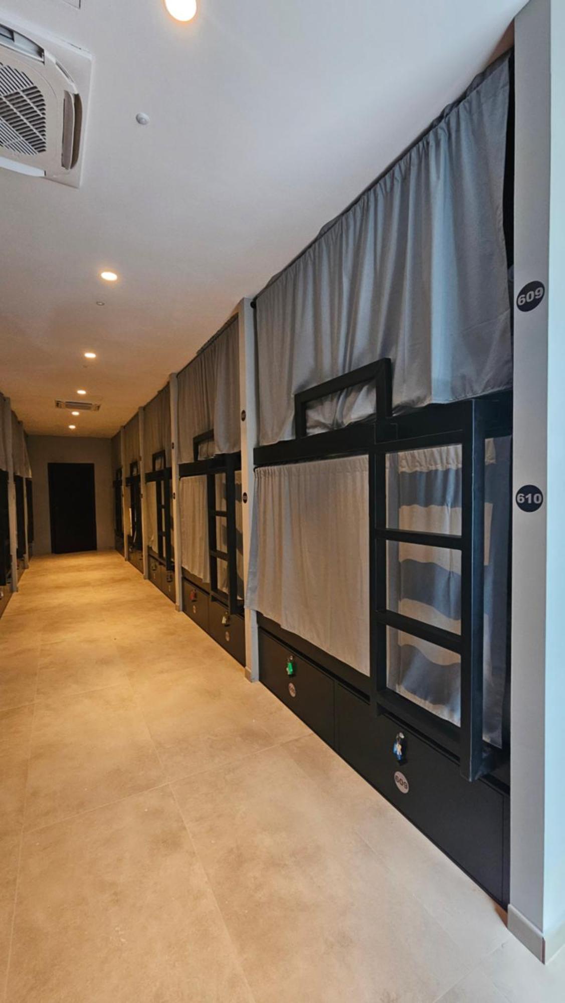 Single Bed Mixed Dormitory Room,1692163697:JPEG
