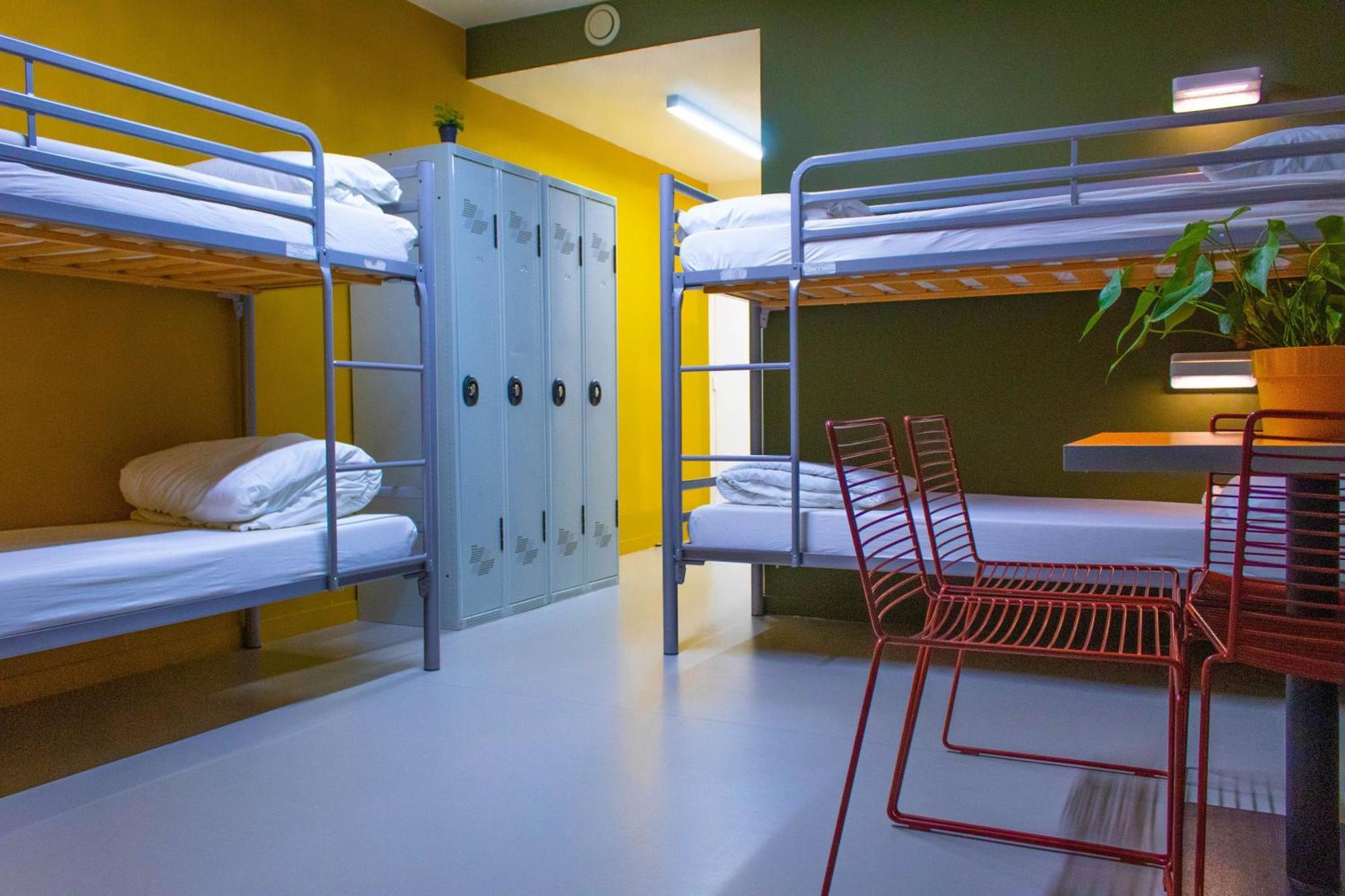 Quadruple Room Shower