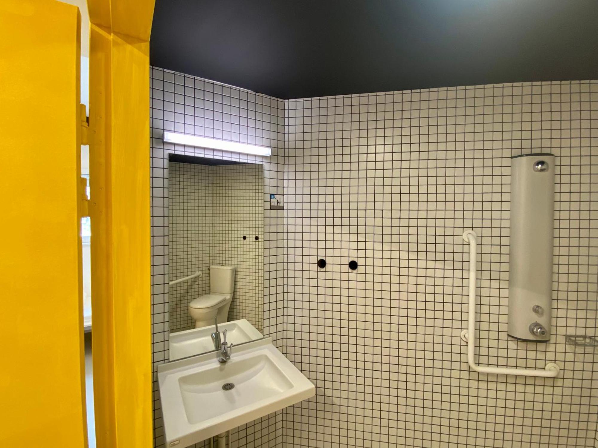 Triple Room Shower
