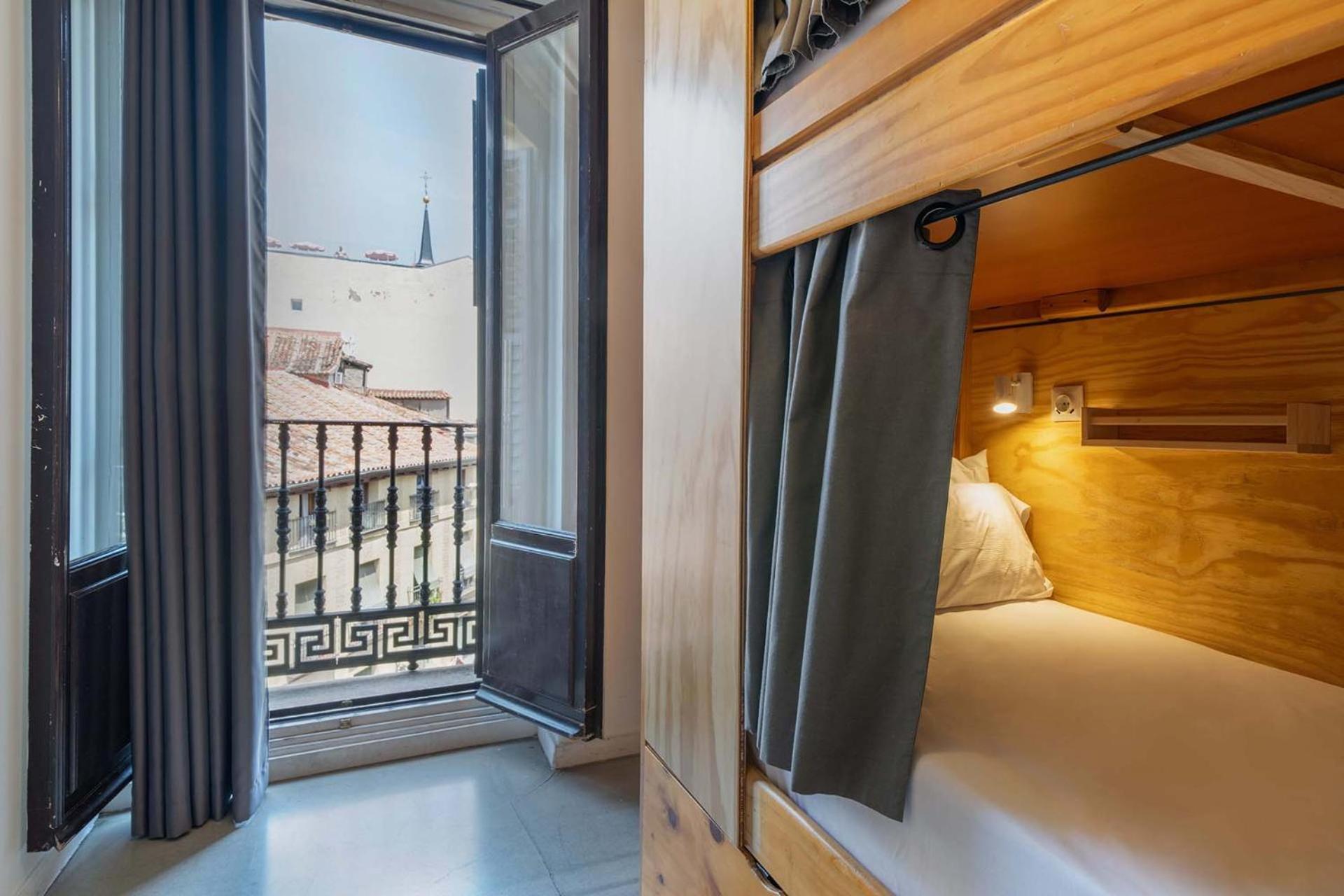 Single Bed in 4-Bed Female Dormitory Room with Private Bathroom,1731407990:JPEG