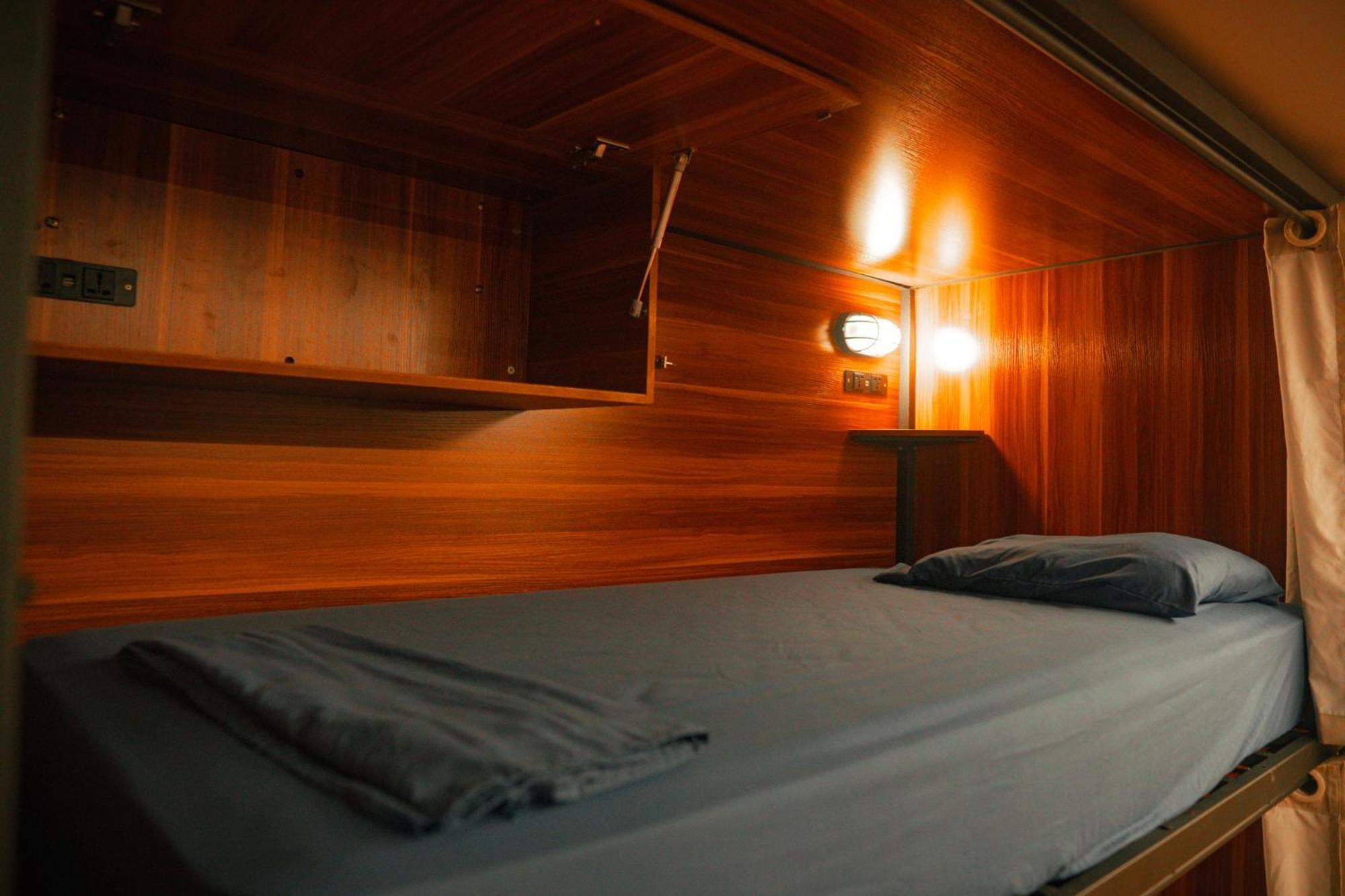 Single Bed Mixed Dormitory Room
