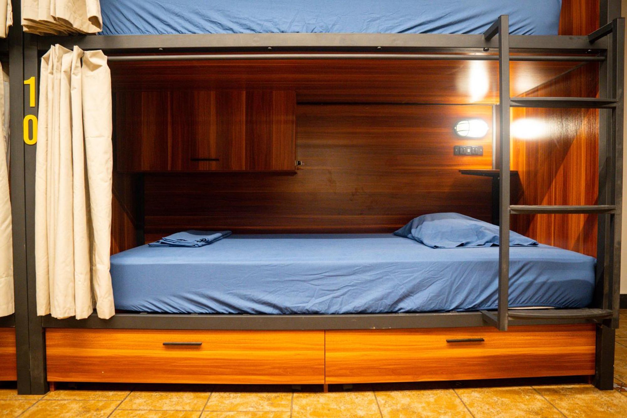 Single Bed Mixed Dormitory Room