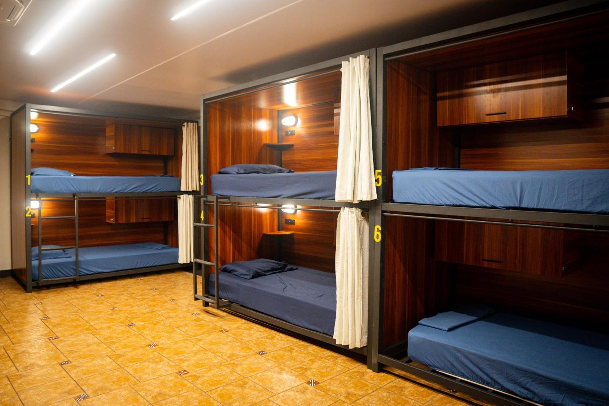Single Bed Mixed Dormitory Room
