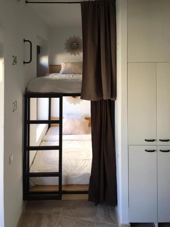 Bed 8-Bed Mixed Dormitory Room