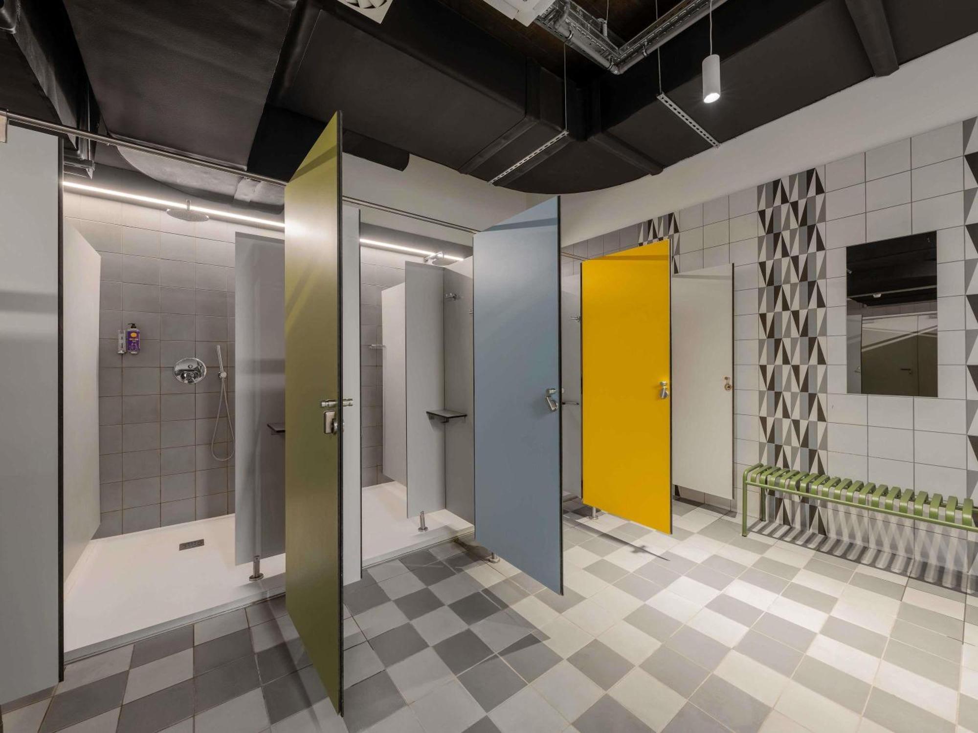 Friends and Family cabin with shared bathRoom