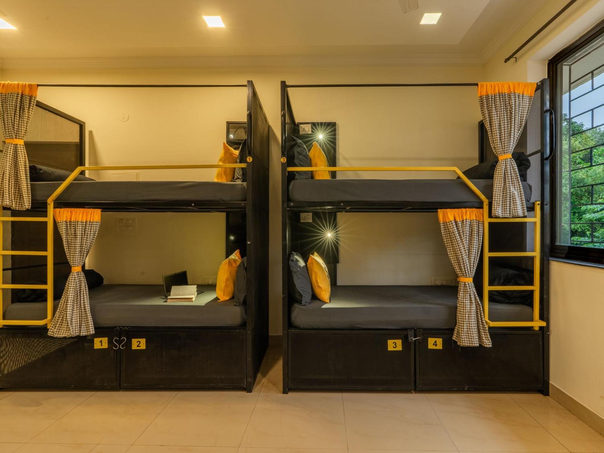Bed in 8 Bed Mixed Dormitory with Balcony